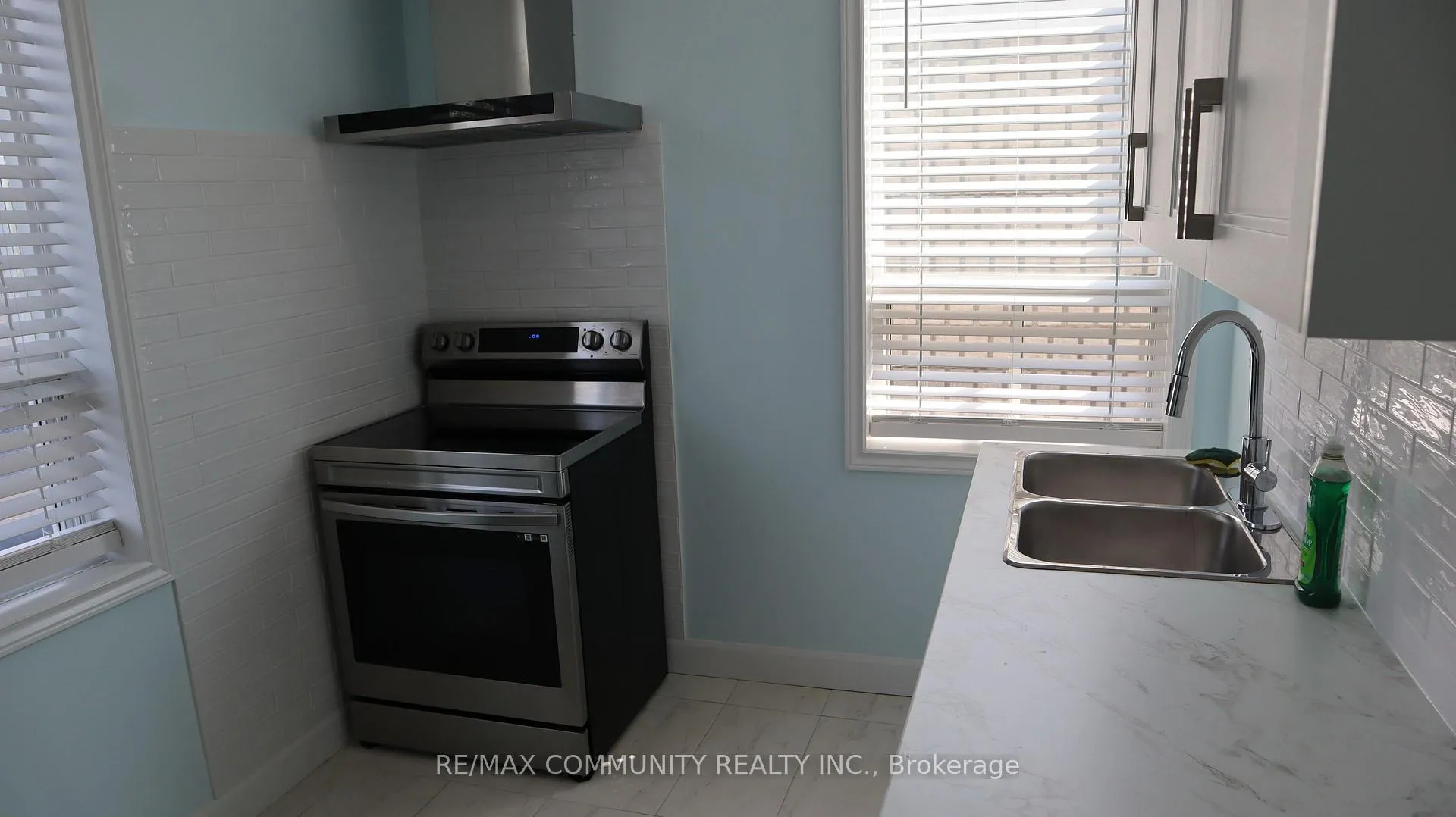 Photo 2 of Unit Apt A, 88 Bond Street, Oshawa, O'Neill — HOMEH