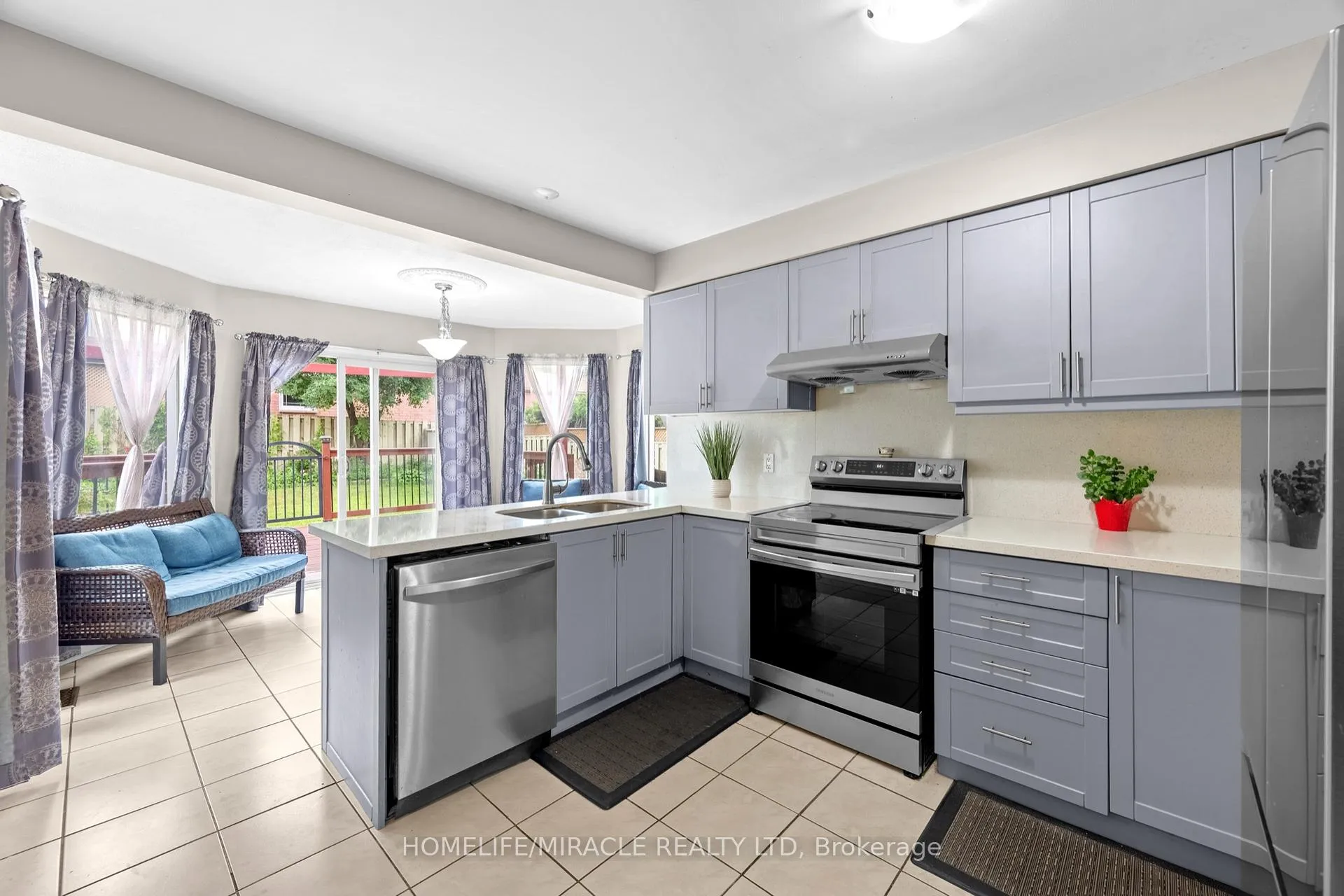 Photo 13 of 29 Nasmith Street, Brampton, Westgate — HOMEH