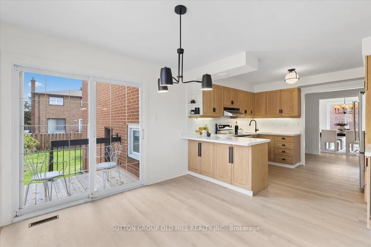 Photo 3 of 37 Brandy Crescent, Vaughan, East Woodbridge — HOMEH