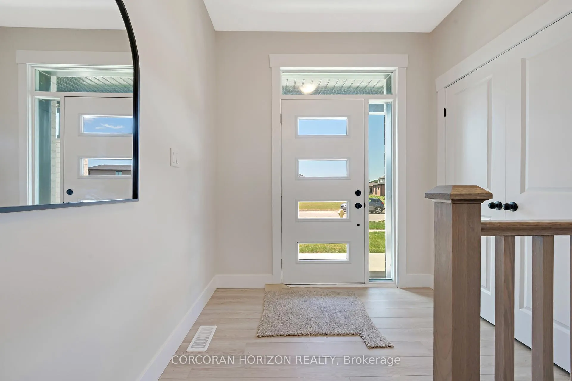 Photo 4 of 52 Moon Crescent, Cambridge — HOMEH