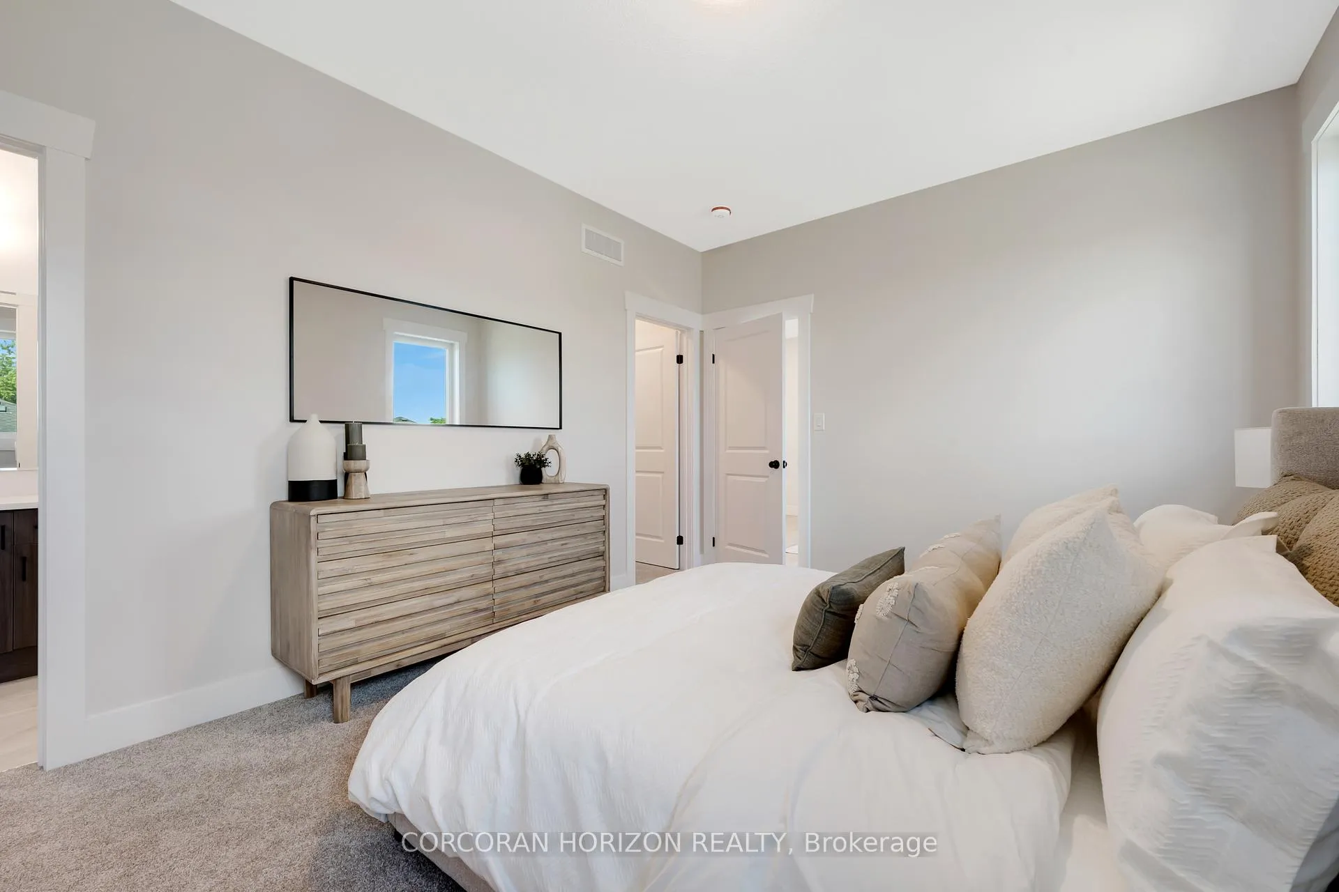 Photo 17 of 52 Moon Crescent, Cambridge — HOMEH