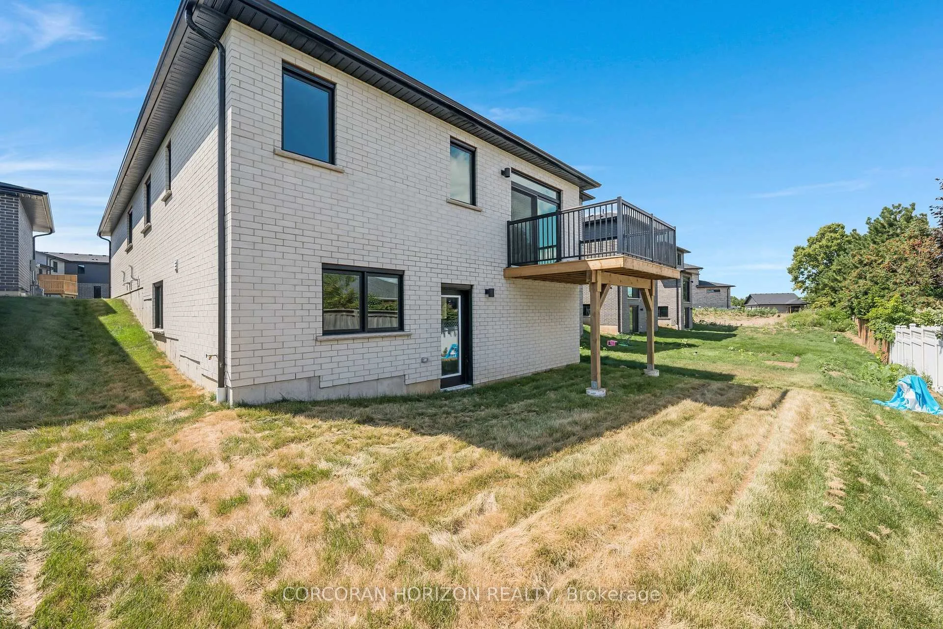 Photo 31 of 52 Moon Crescent, Cambridge — HOMEH
