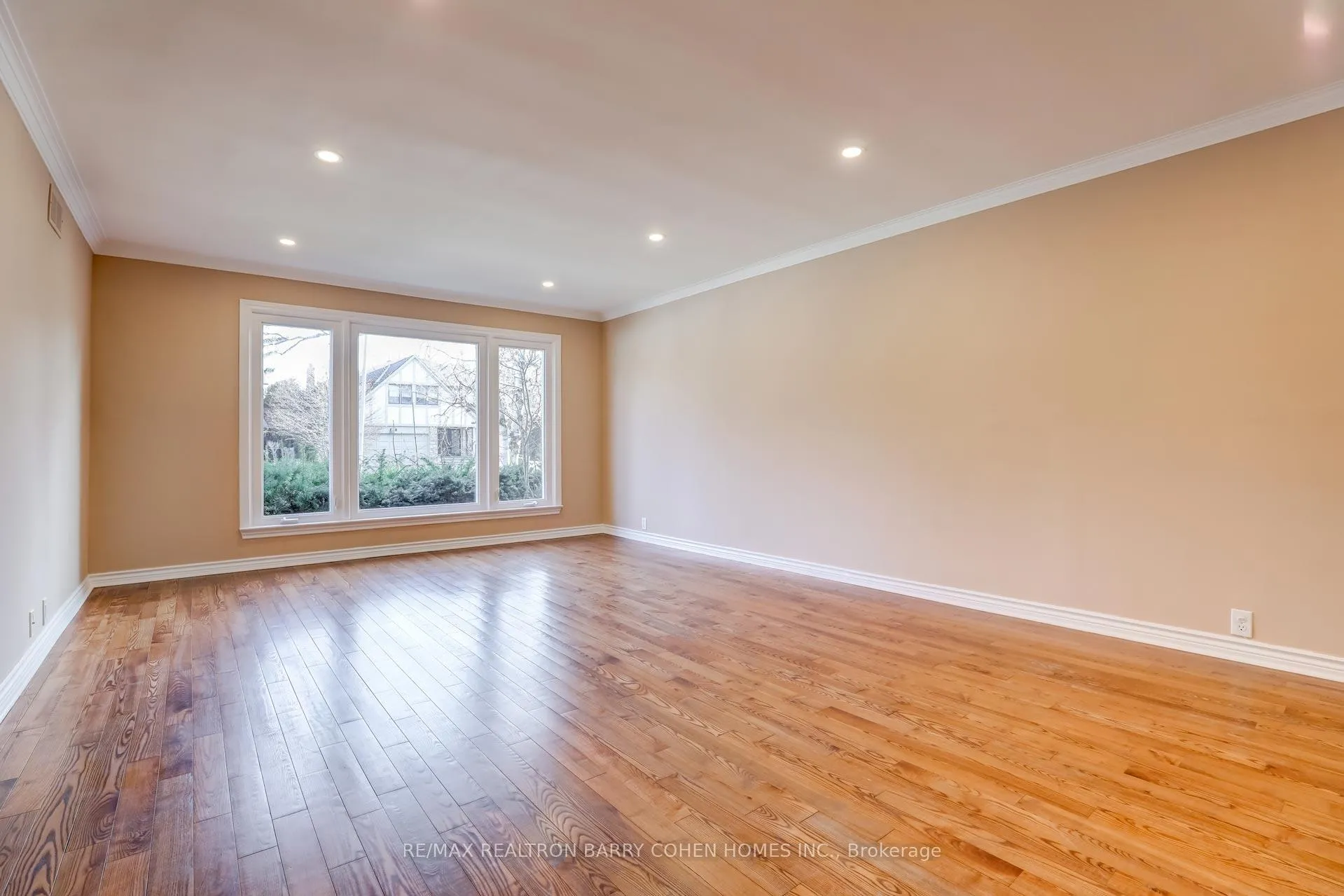 Photo 3 of 9 Sonata Crescent, North York, Banbury-Don Mills — HOMEH