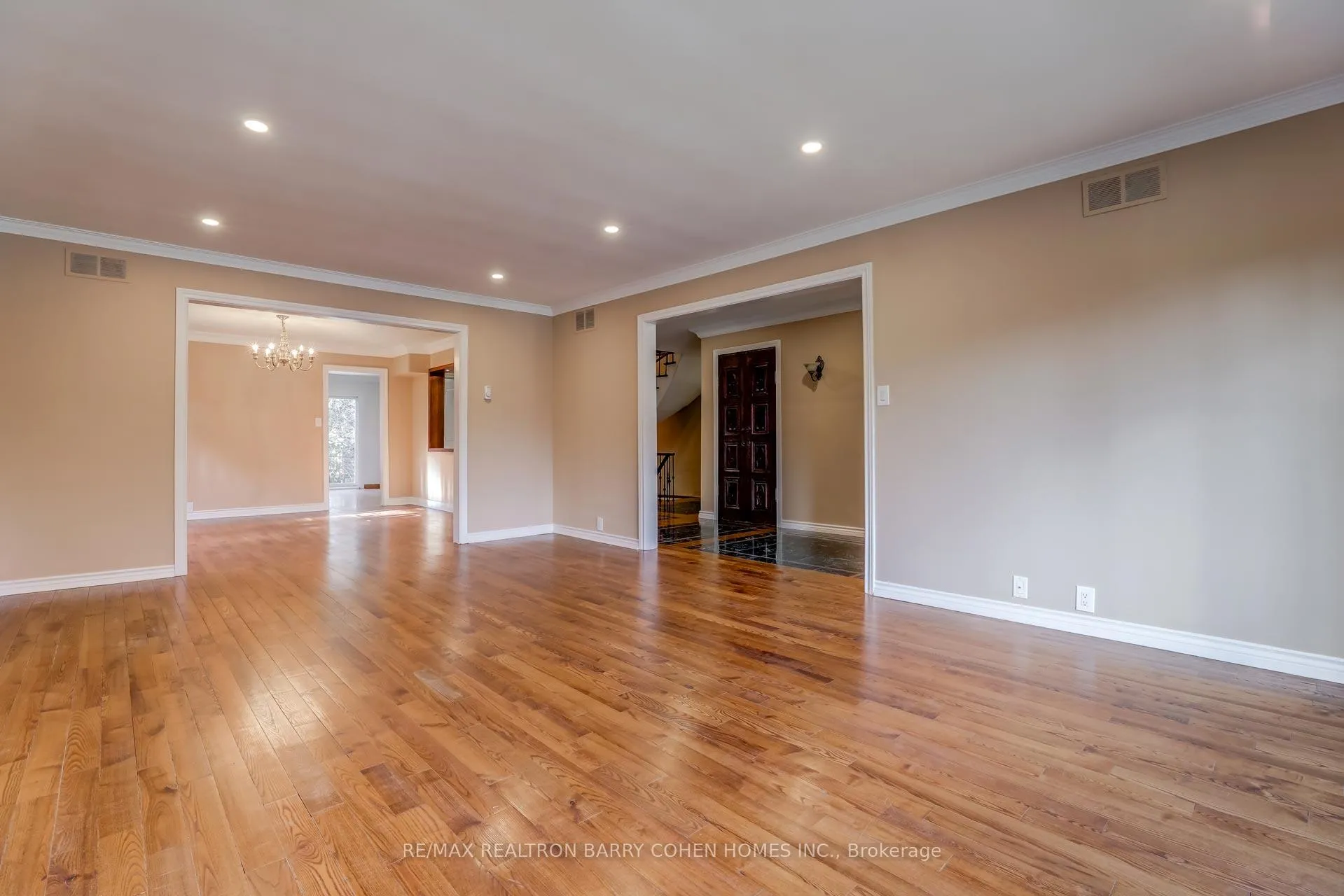Photo 5 of 9 Sonata Crescent, North York, Banbury-Don Mills — HOMEH