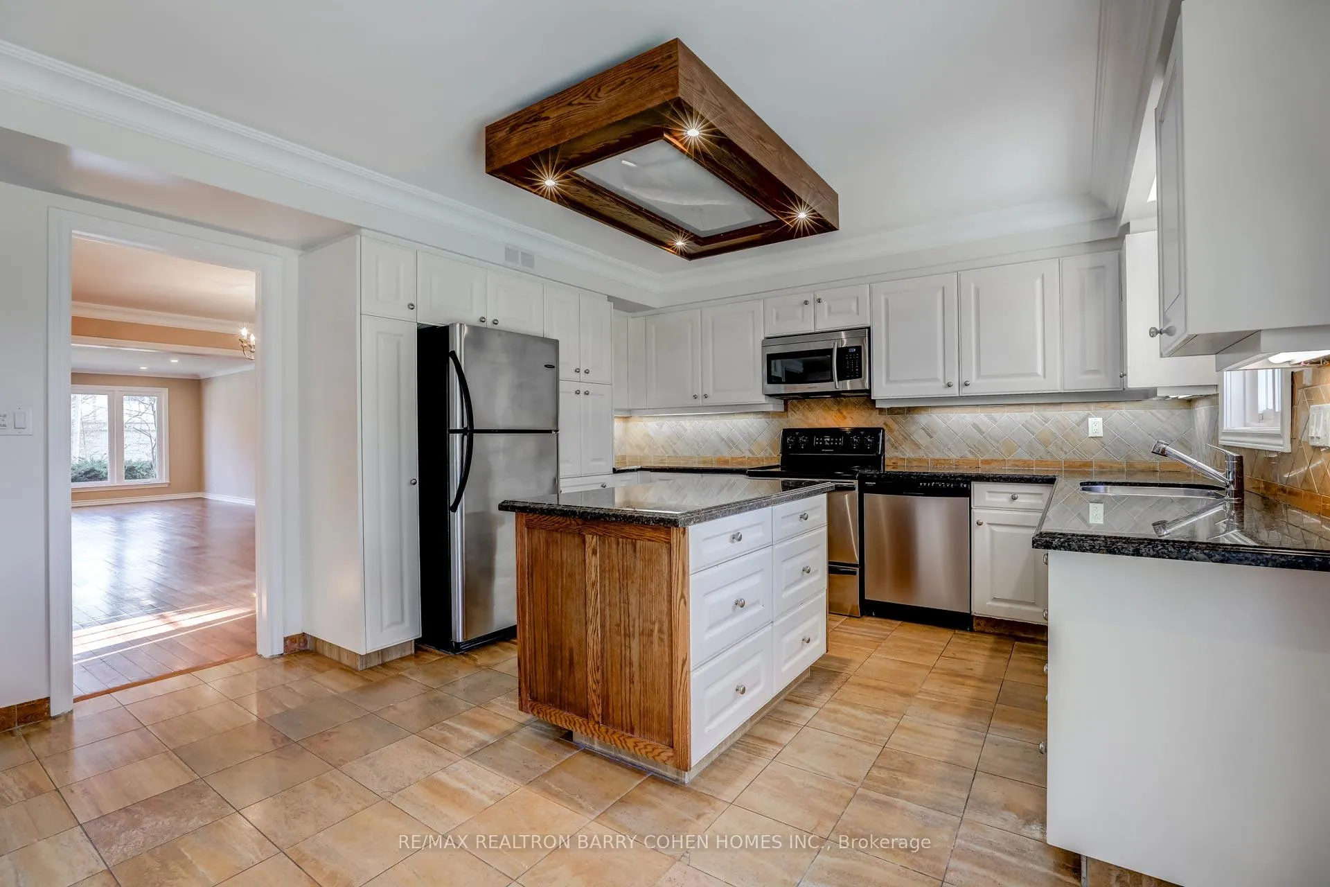 Photo 10 of 9 Sonata Crescent, North York, Banbury-Don Mills — HOMEH