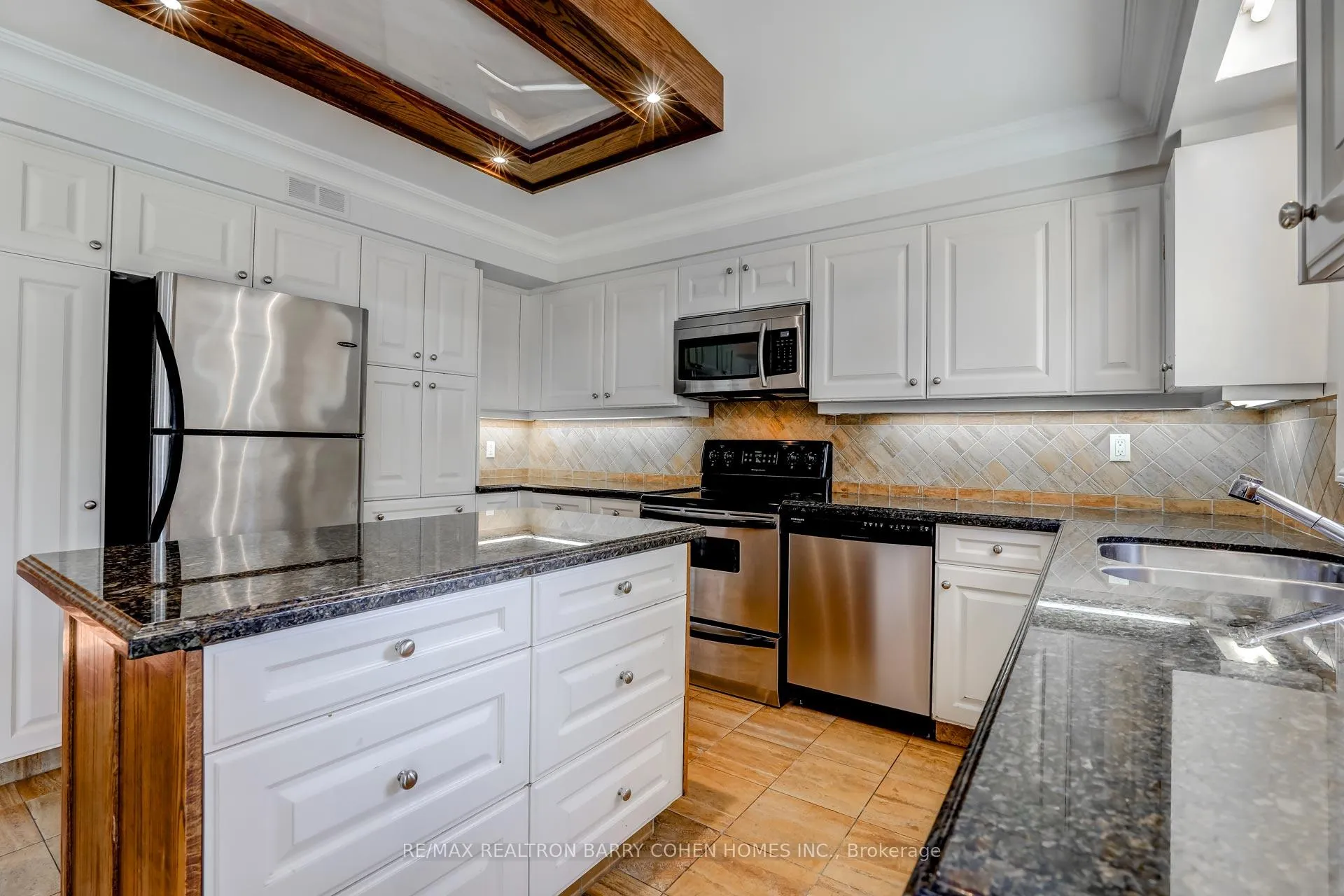 Photo 11 of 9 Sonata Crescent, North York, Banbury-Don Mills — HOMEH