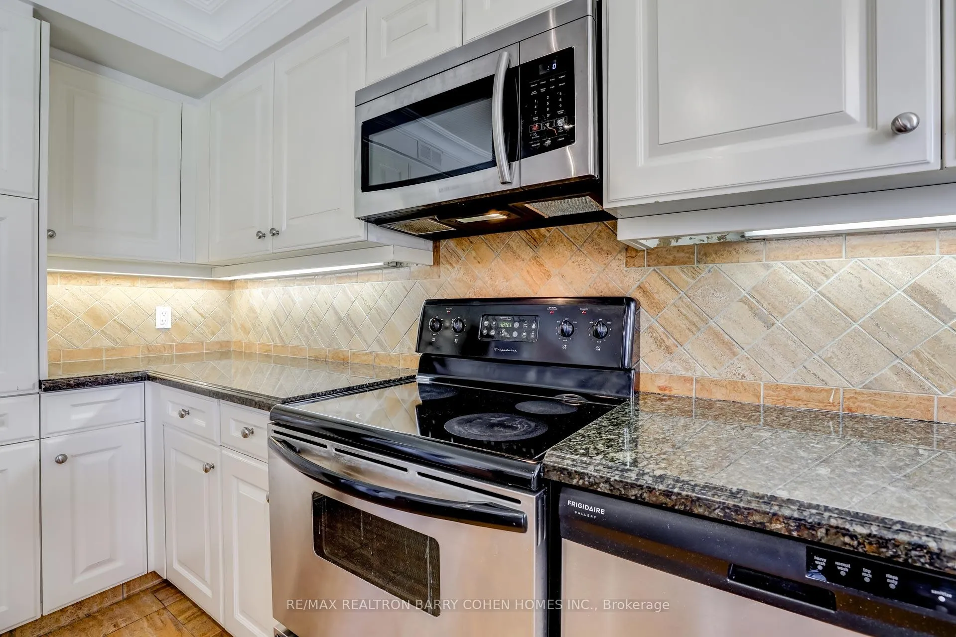 Photo 12 of 9 Sonata Crescent, North York, Banbury-Don Mills — HOMEH
