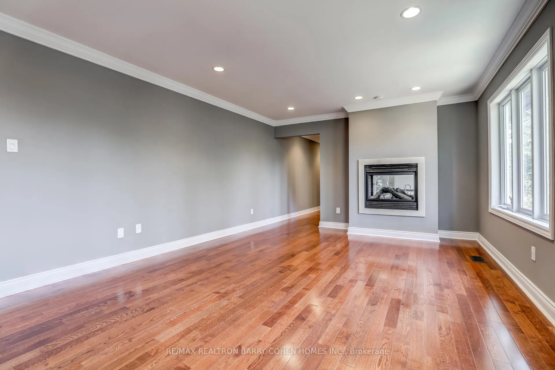 Photo 22 of 9 Sonata Crescent, North York, Banbury-Don Mills — HOMEH