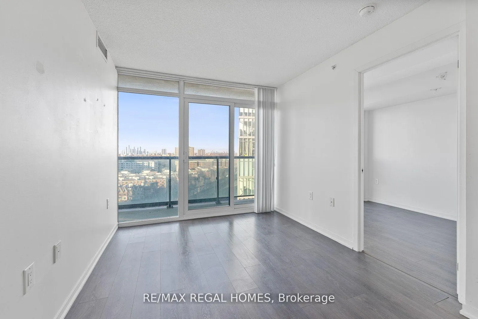 Photo 4 of Unit 1609W, 36 Lisgar Street, Toronto, Little Portugal — HOMEH