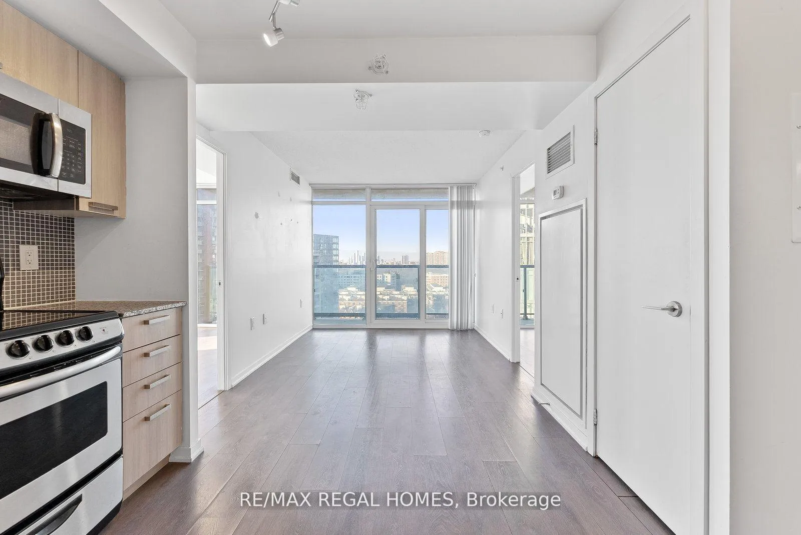 Photo 5 of Unit 1609W, 36 Lisgar Street, Toronto, Little Portugal — HOMEH