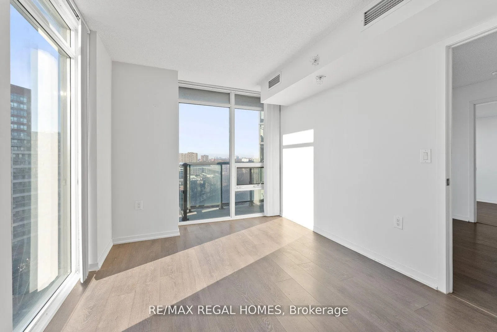 Photo 6 of Unit 1609W, 36 Lisgar Street, Toronto, Little Portugal — HOMEH