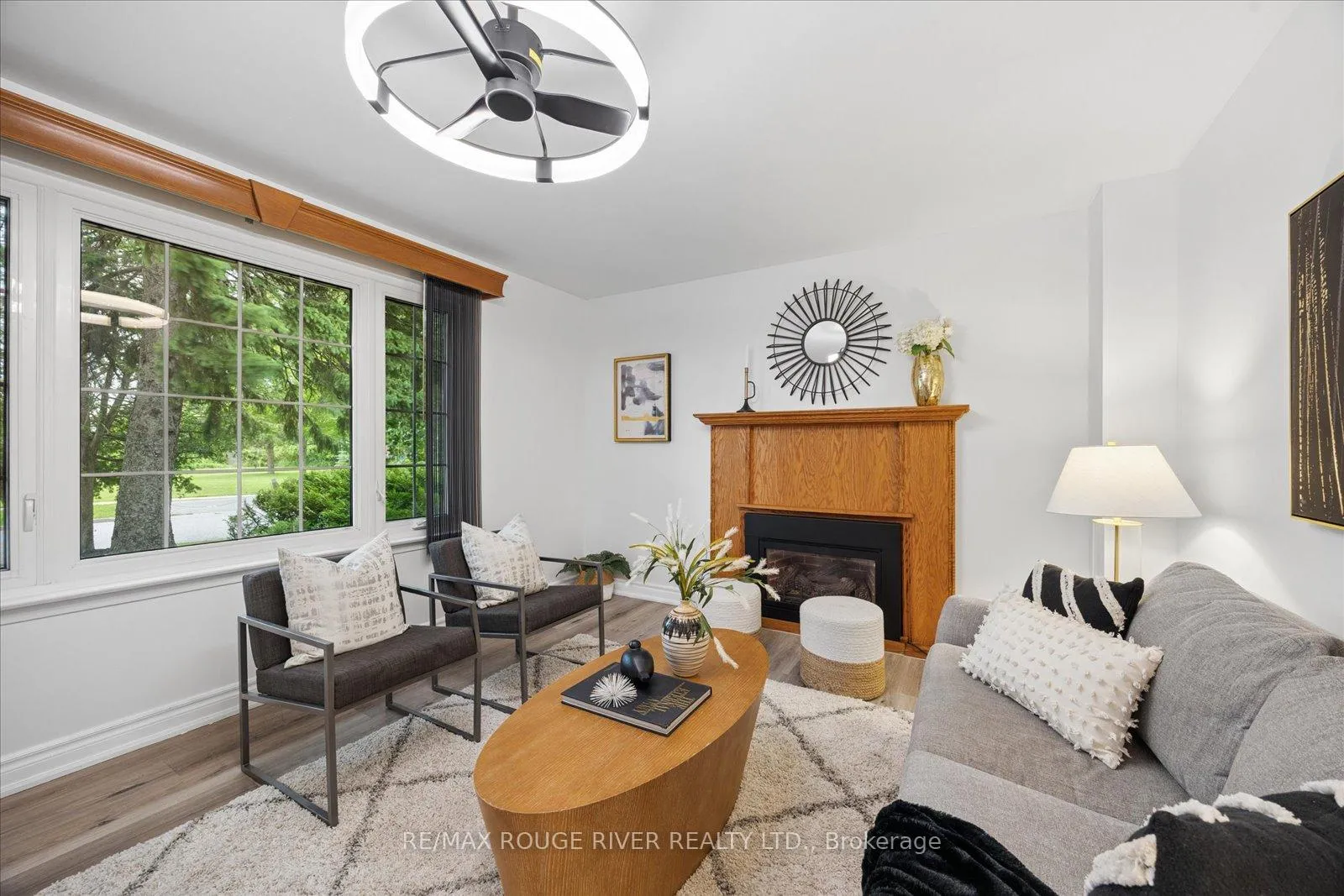 Photo 2 of 861 Douglas Avenue, Pickering, Bay Ridges — HOMEH