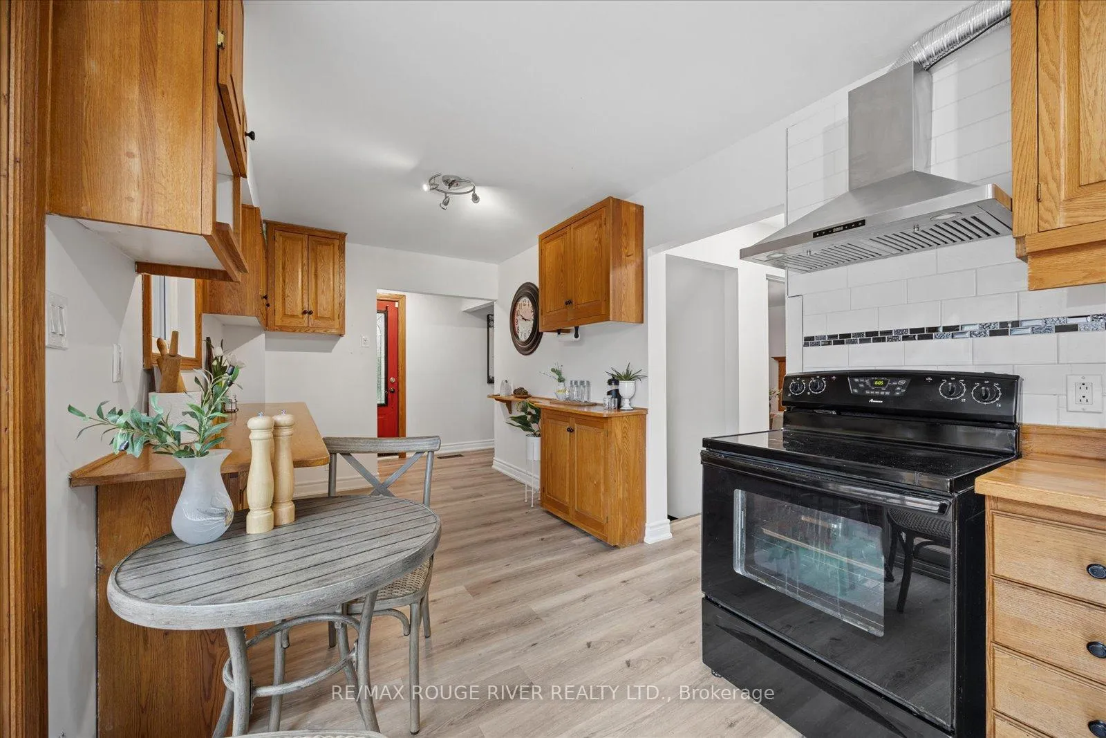 Photo 9 of 861 Douglas Avenue, Pickering, Bay Ridges — HOMEH