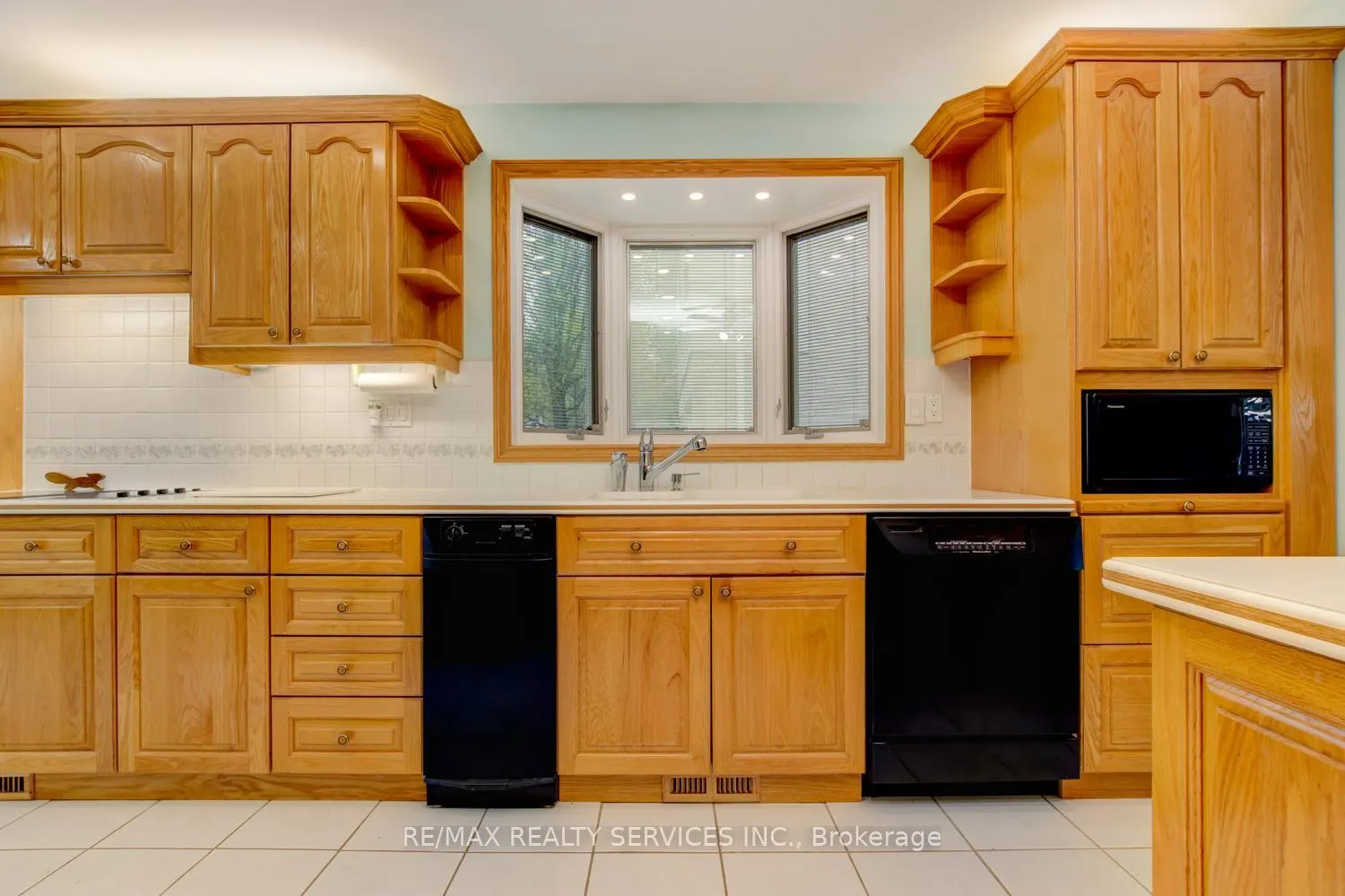 Photo 11 of 101 George Henry Boulevard, North York, Henry Farm — HOMEH