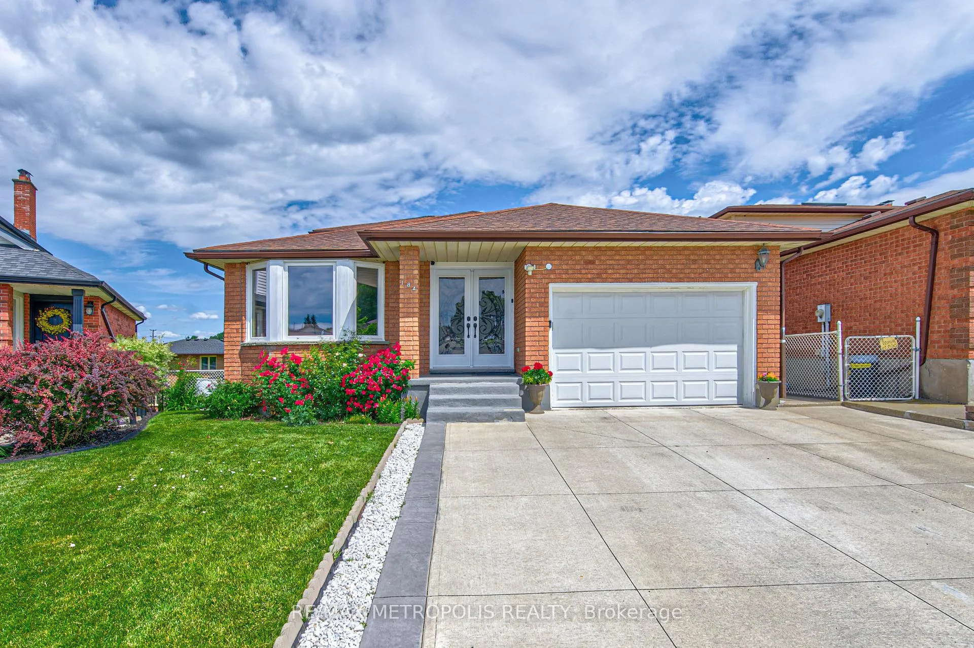 Photo 1 of 184 Stonyburn Crescent, Cambridge — HOMEH