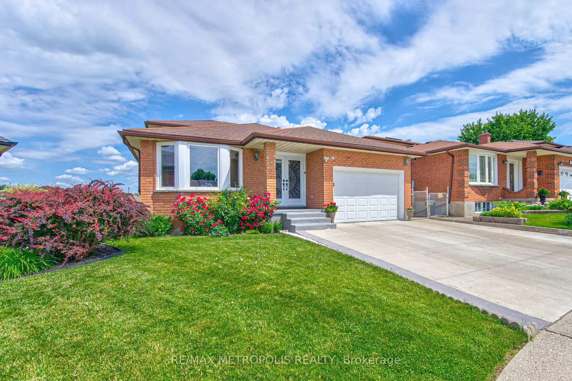 Photo 2 of 184 Stonyburn Crescent, Cambridge — HOMEH
