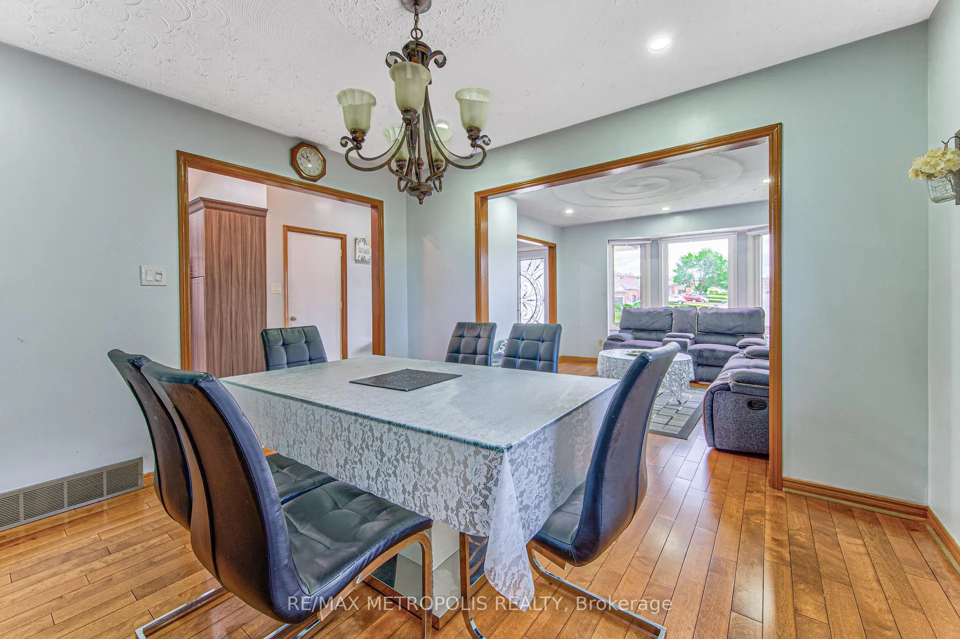 Photo 11 of 184 Stonyburn Crescent, Cambridge — HOMEH