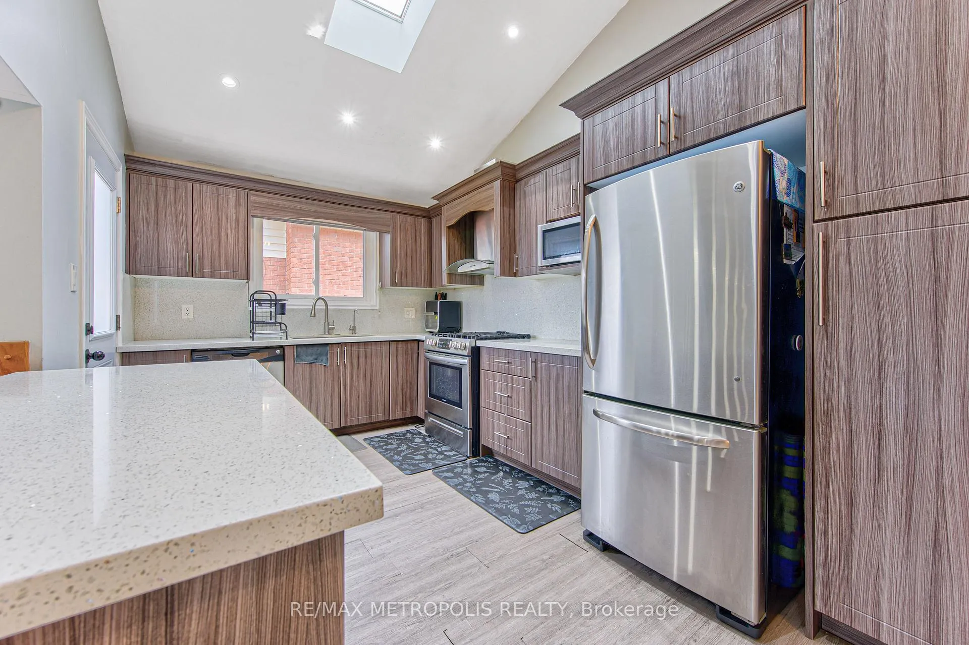 Photo 14 of 184 Stonyburn Crescent, Cambridge — HOMEH