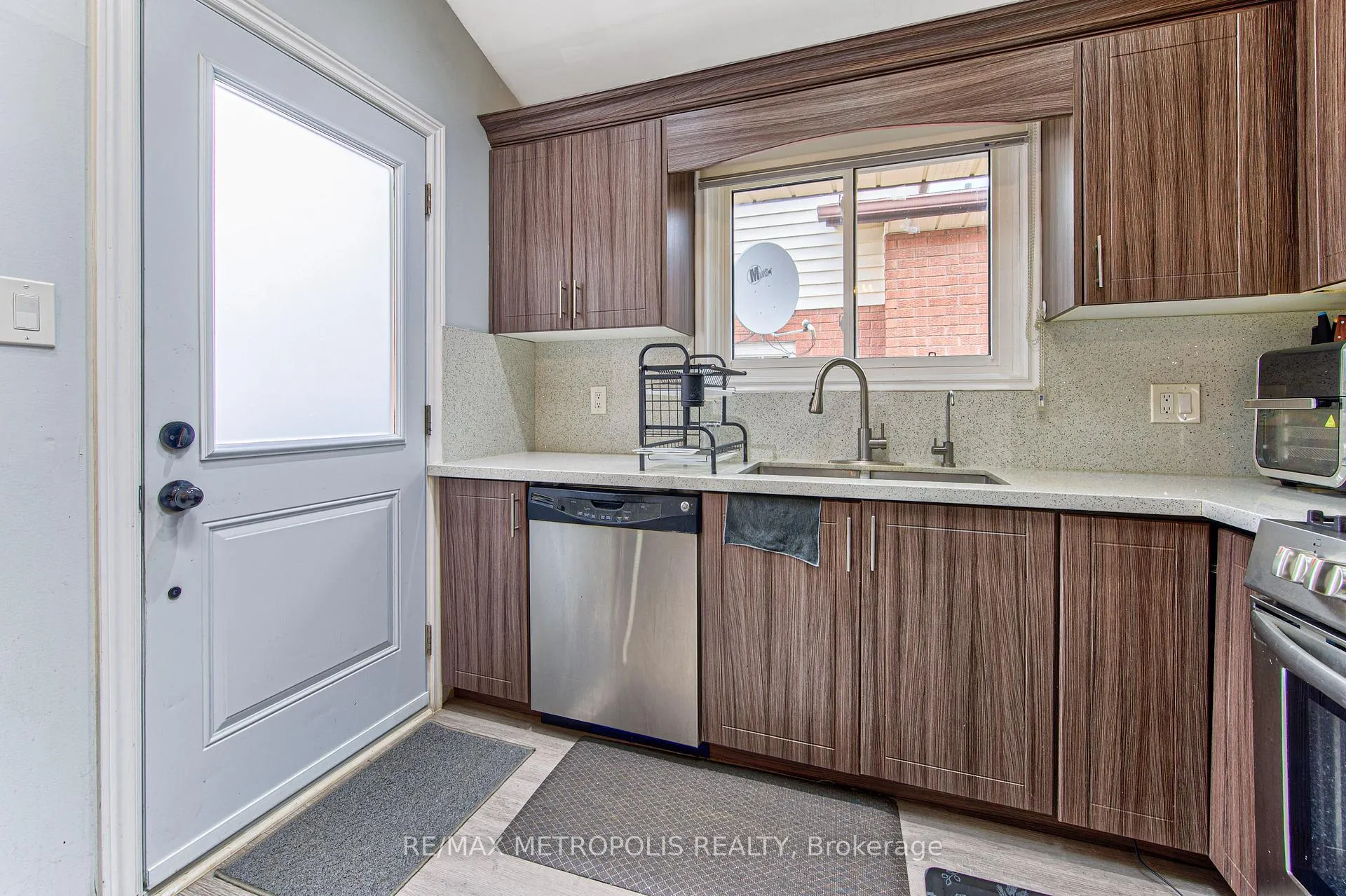 Photo 16 of 184 Stonyburn Crescent, Cambridge — HOMEH
