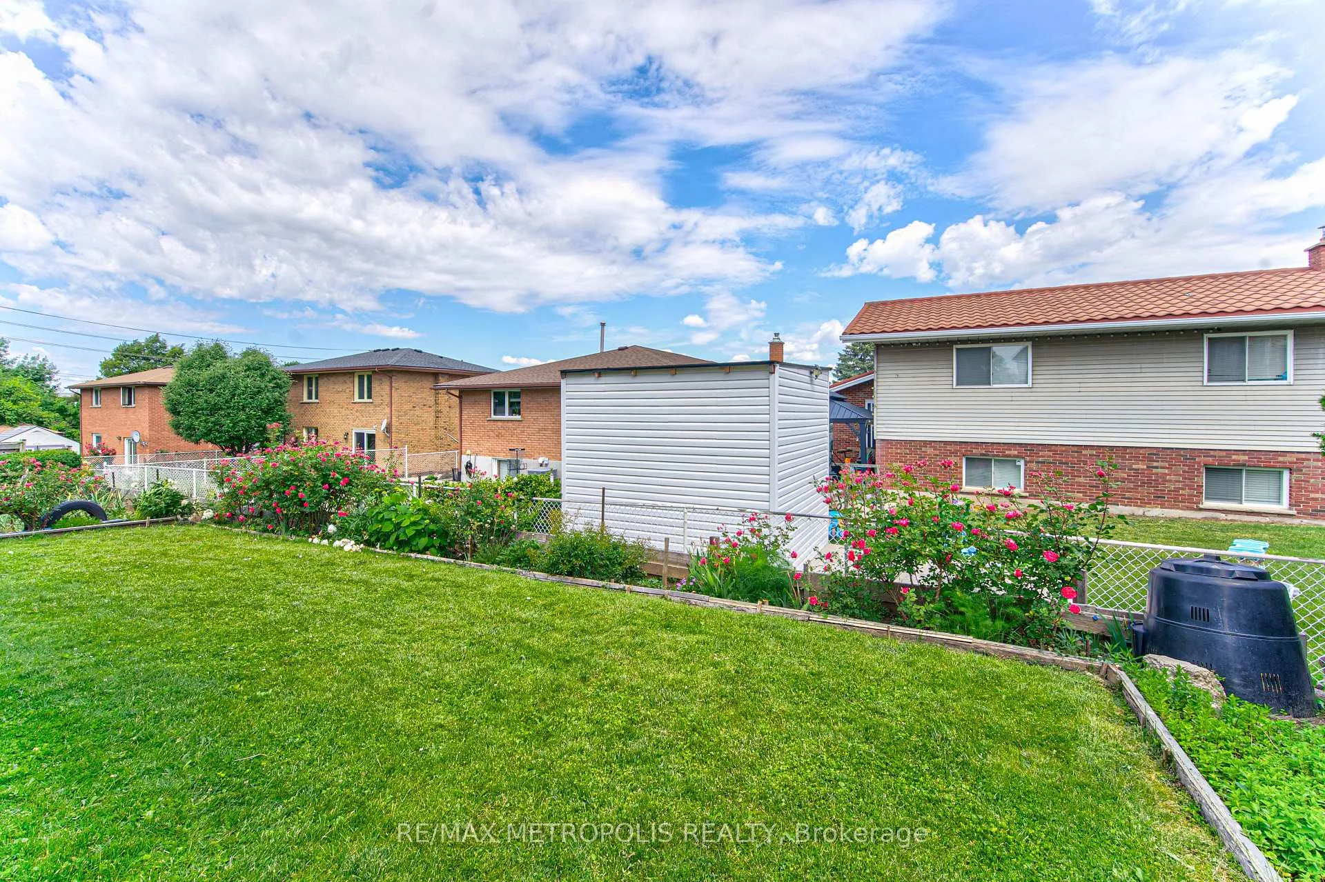 Photo 41 of 184 Stonyburn Crescent, Cambridge — HOMEH