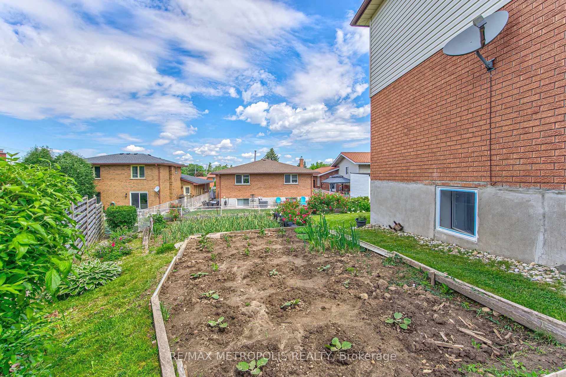 Photo 45 of 184 Stonyburn Crescent, Cambridge — HOMEH