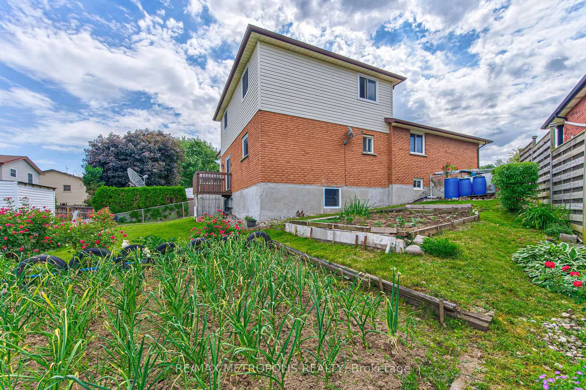 Photo 46 of 184 Stonyburn Crescent, Cambridge — HOMEH