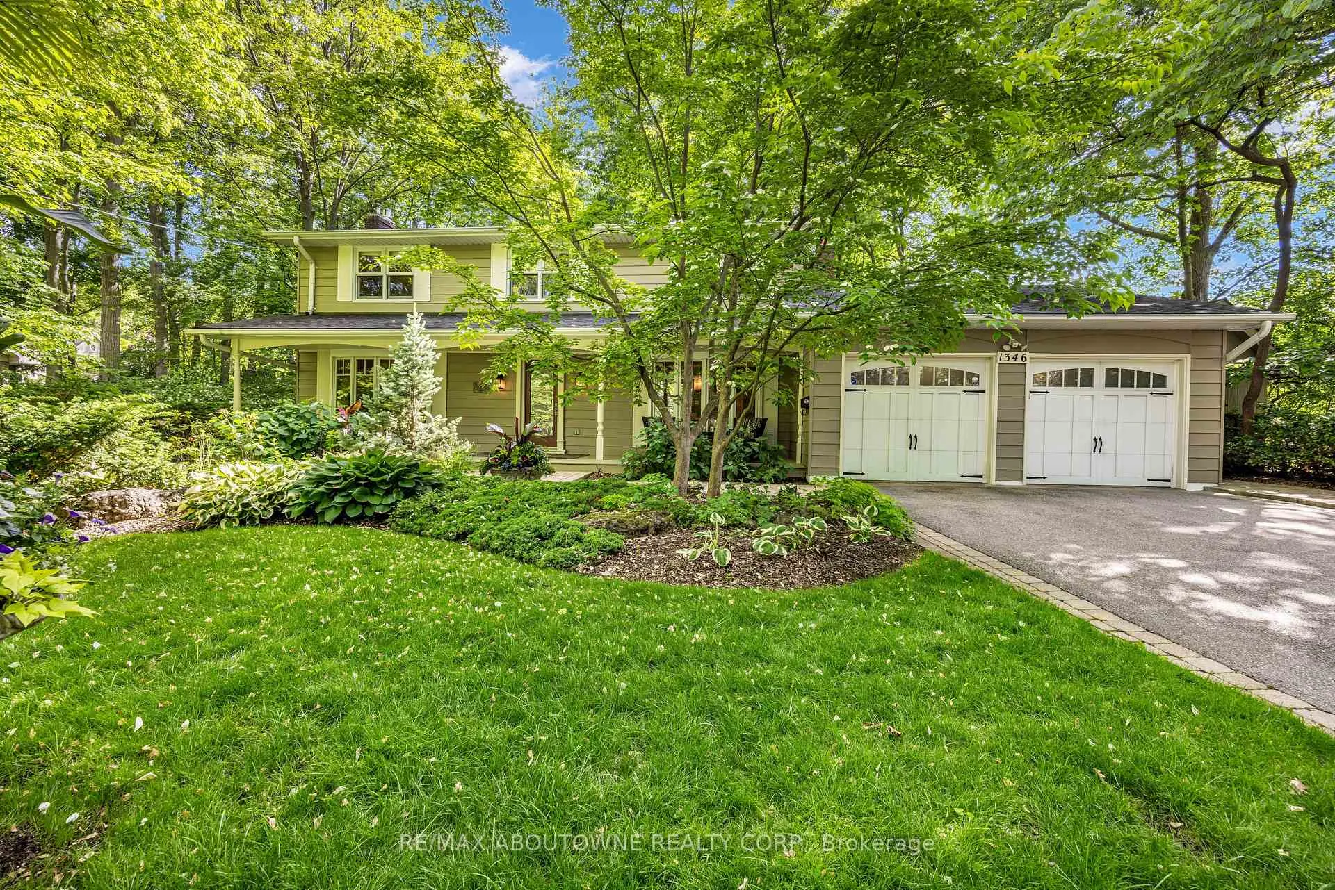 Front of 1346 Whiteoaks Avenue
