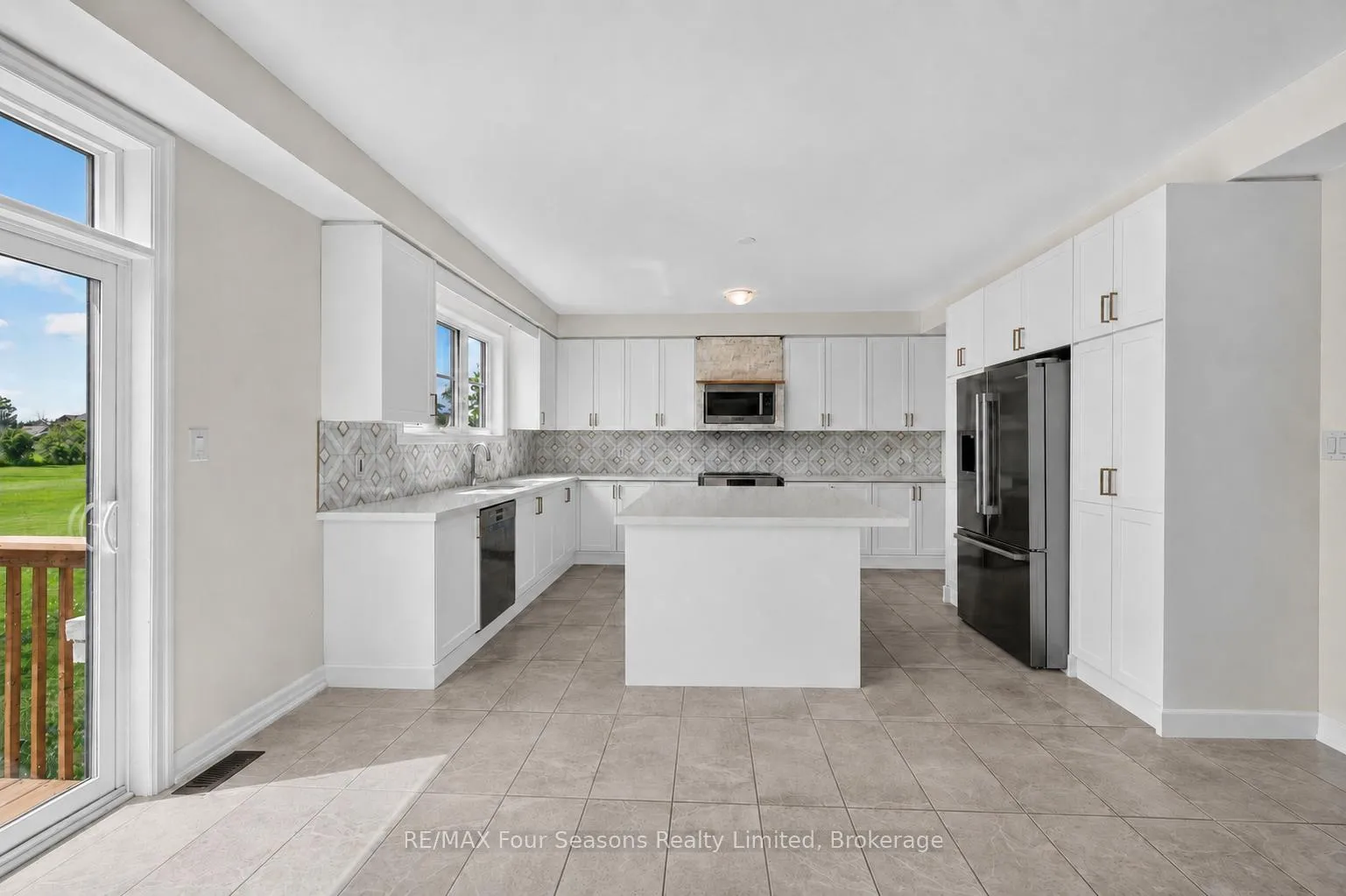 Photo 2 of 203 Coates Drive, Clearview, Rural Clearview — HOMEH