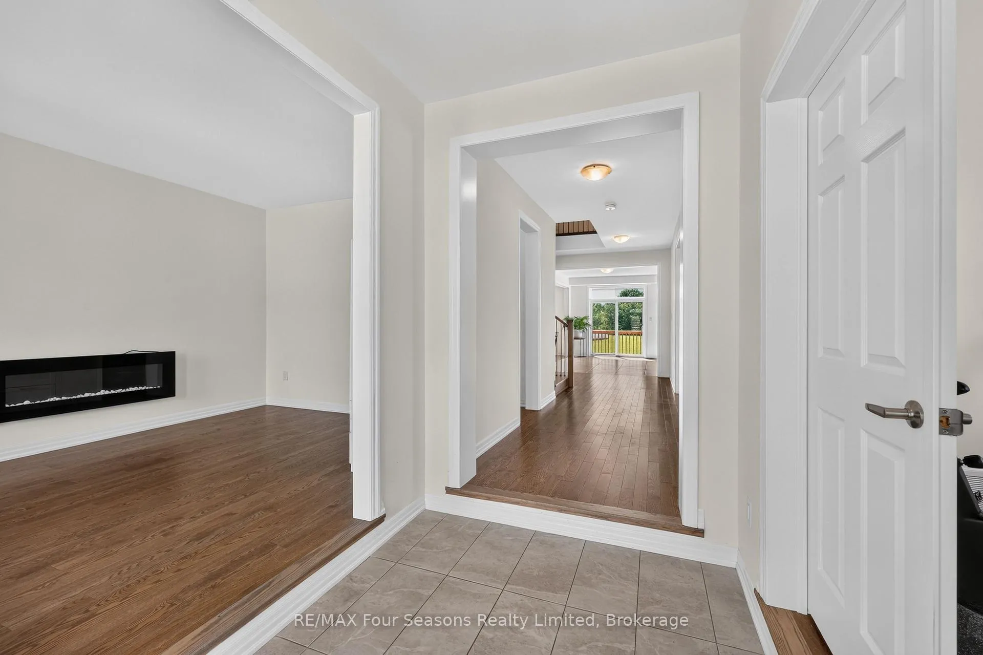 Photo 7 of 203 Coates Drive, Clearview, Rural Clearview — HOMEH