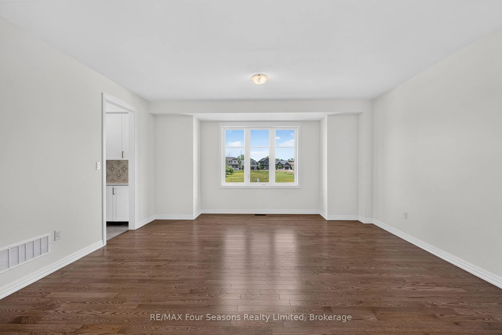 Photo 11 of 203 Coates Drive, Clearview, Rural Clearview — HOMEH