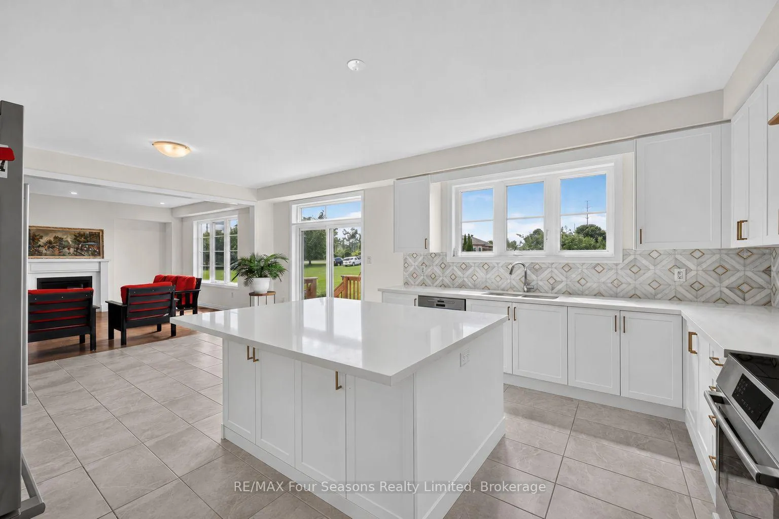 Photo 15 of 203 Coates Drive, Clearview, Rural Clearview — HOMEH