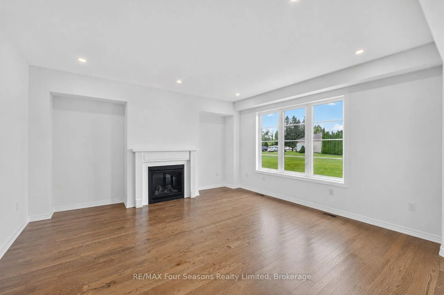 Photo 19 of 203 Coates Drive, Clearview, Rural Clearview — HOMEH