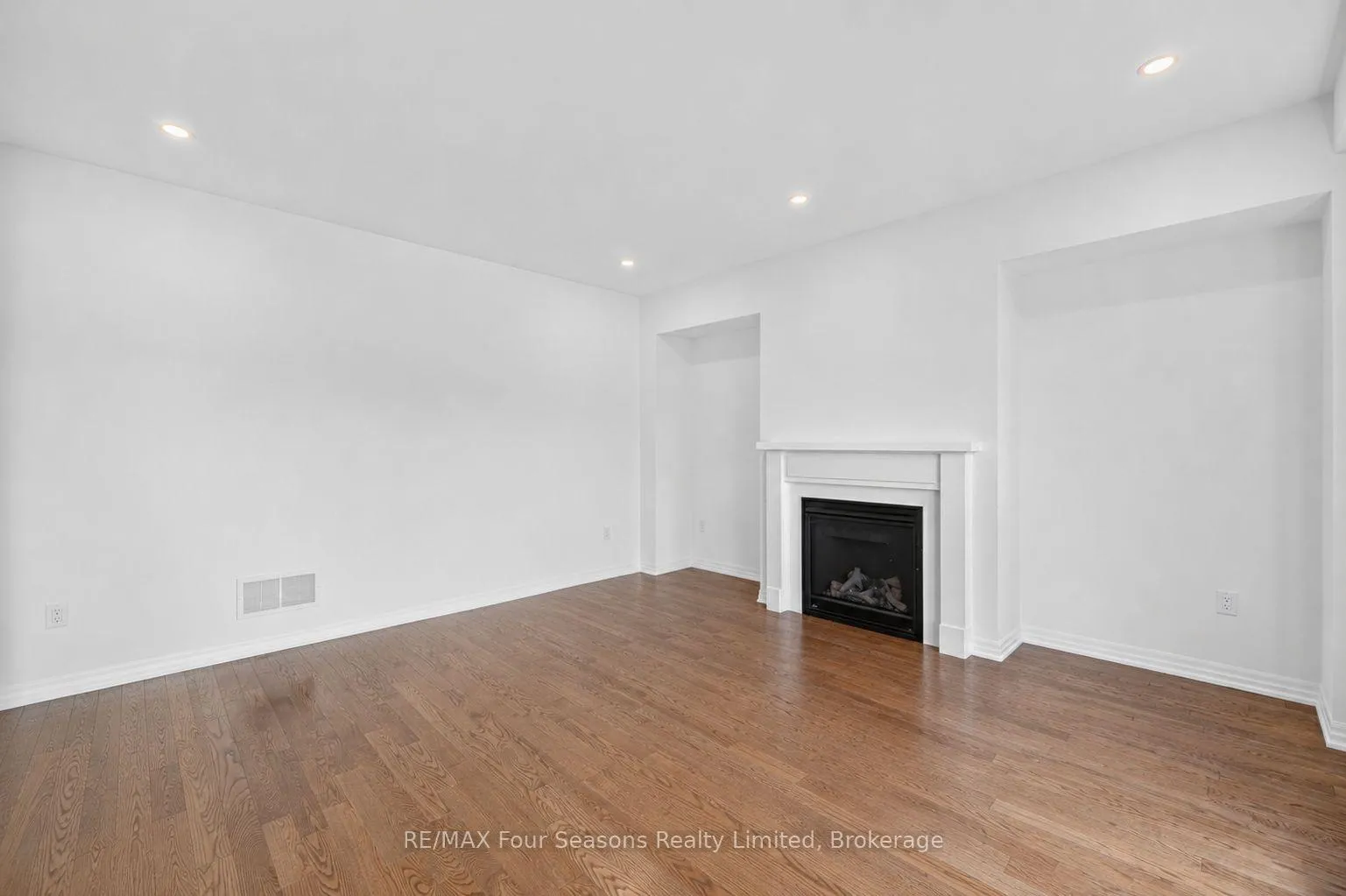 Photo 21 of 203 Coates Drive, Clearview, Rural Clearview — HOMEH