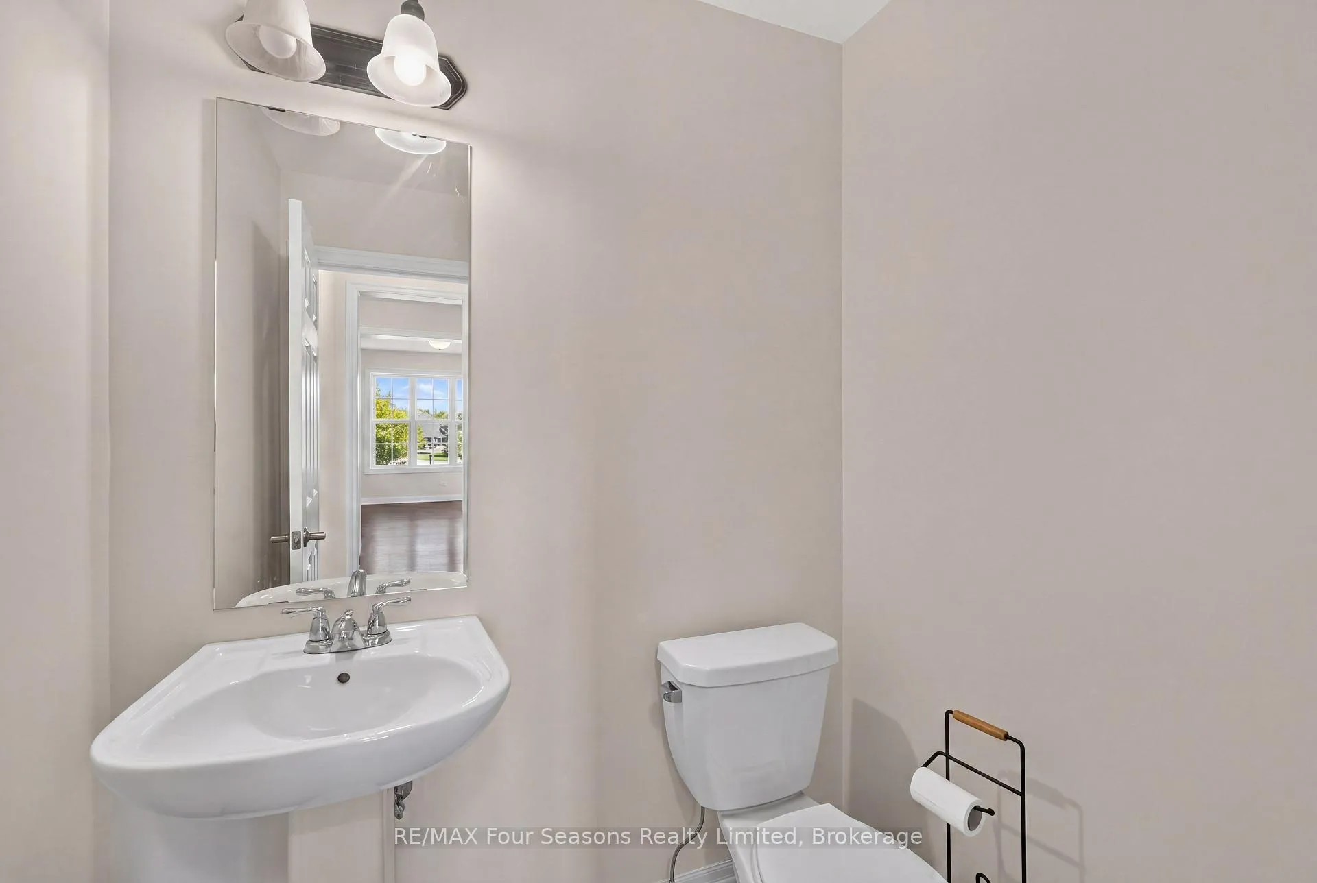Photo 22 of 203 Coates Drive, Clearview, Rural Clearview — HOMEH