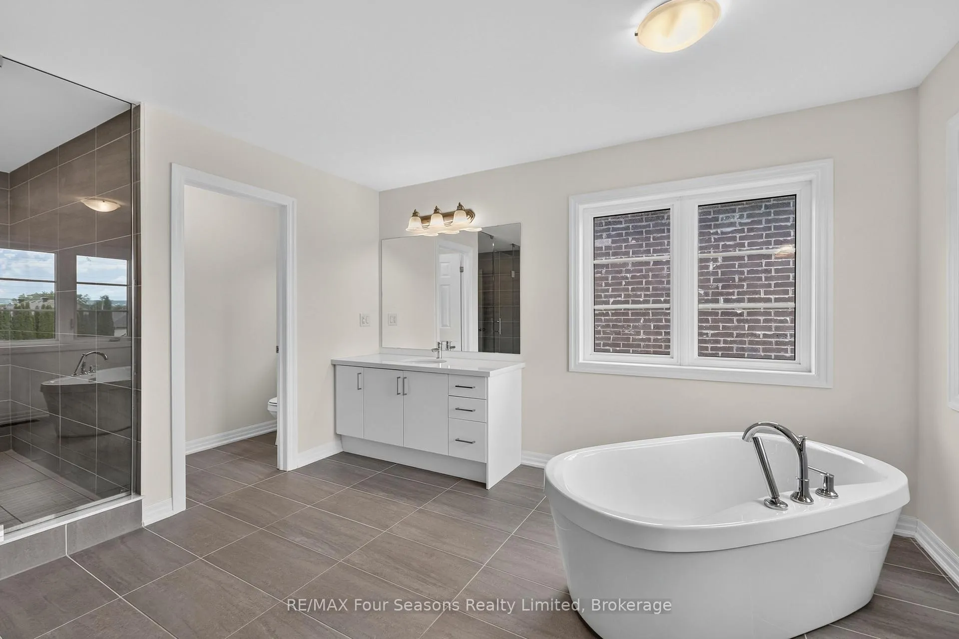 Photo 25 of 203 Coates Drive, Clearview, Rural Clearview — HOMEH
