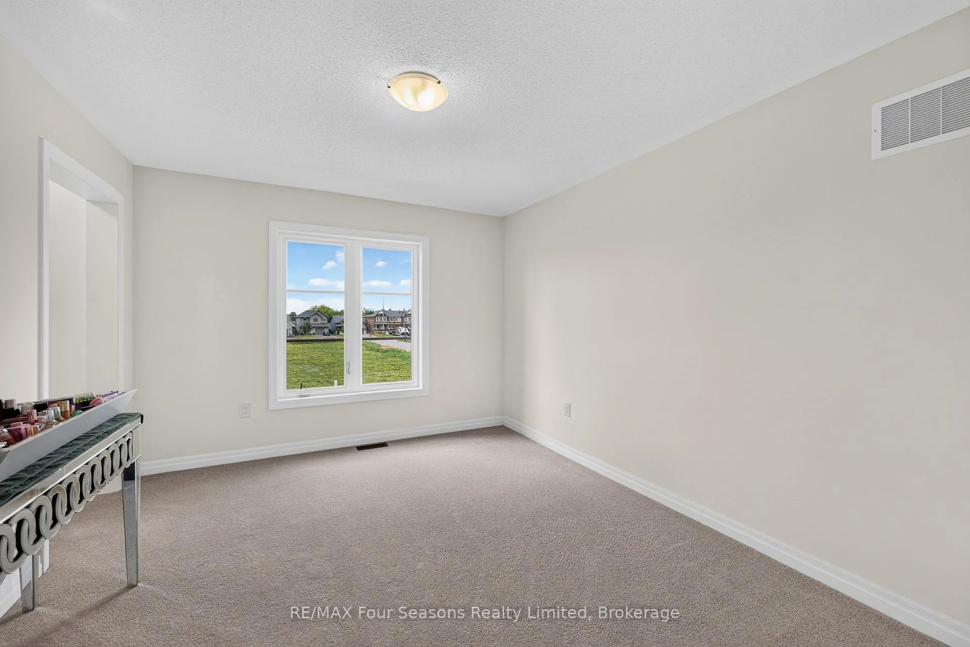 Photo 26 of 203 Coates Drive, Clearview, Rural Clearview — HOMEH