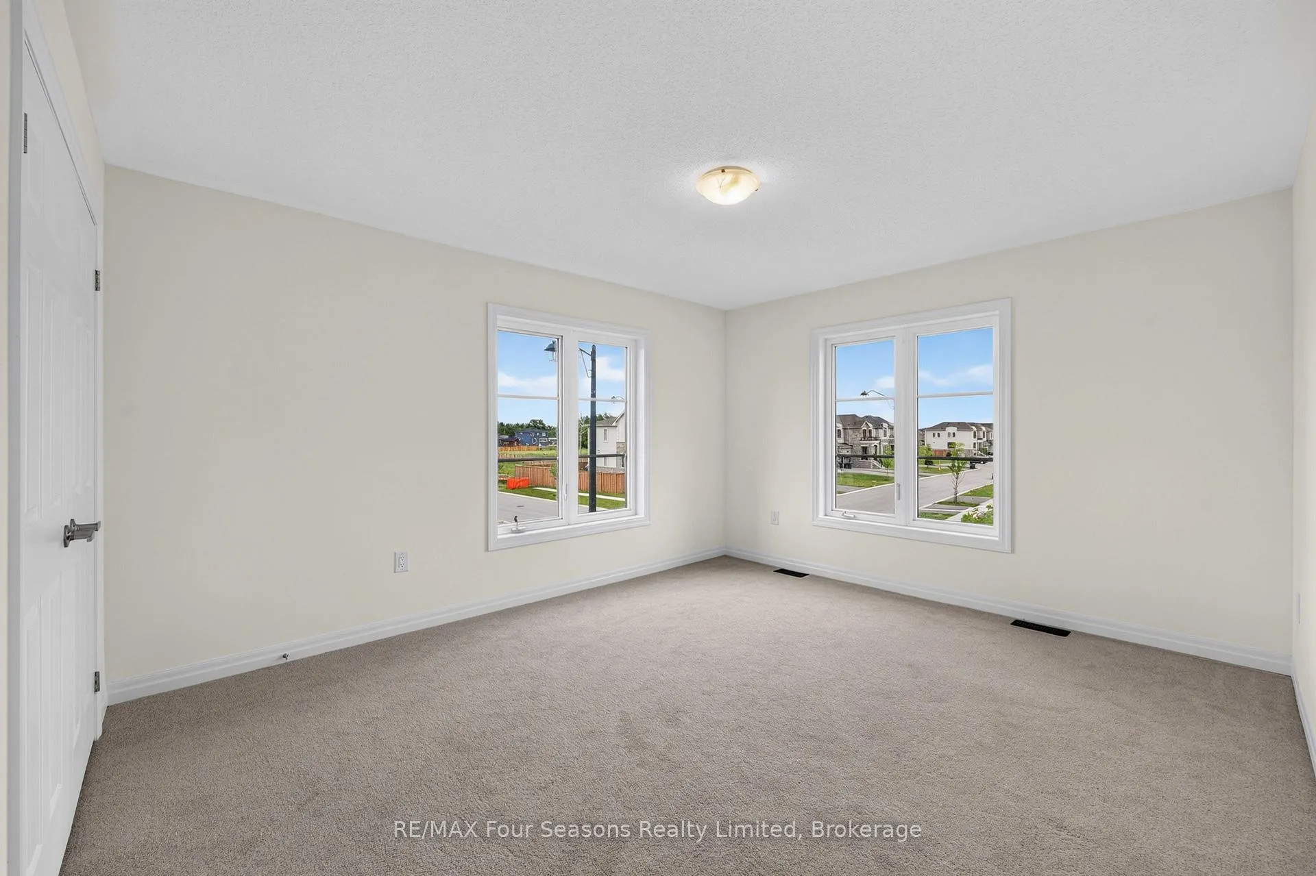 Photo 29 of 203 Coates Drive, Clearview, Rural Clearview — HOMEH