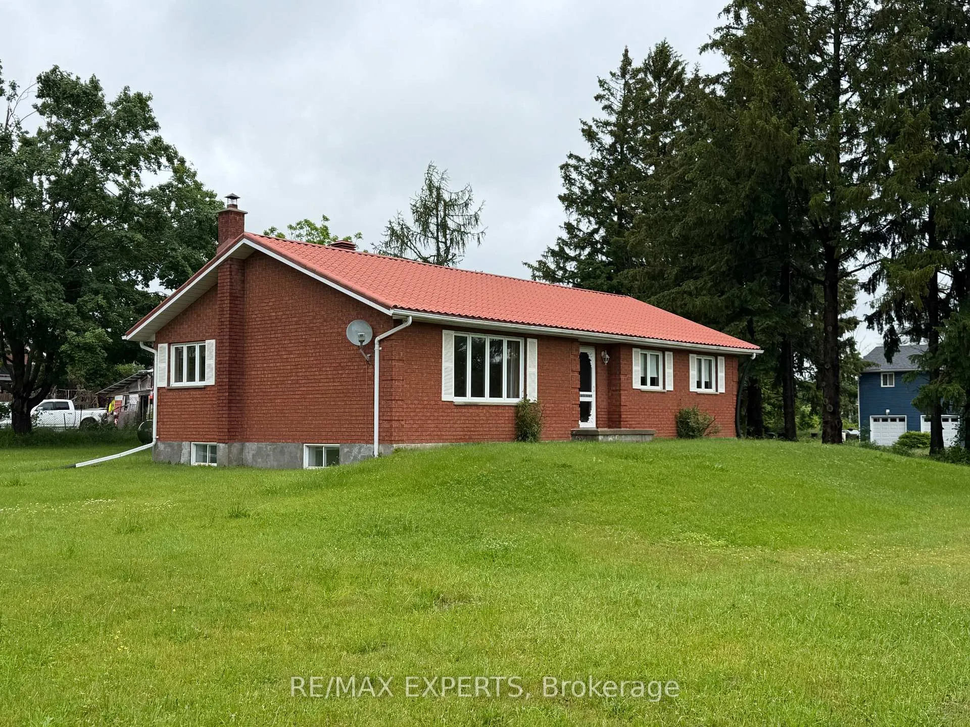Photo 3 of 33 Fifth Line S, Oro-Medonte, Guthrie — HOMEH