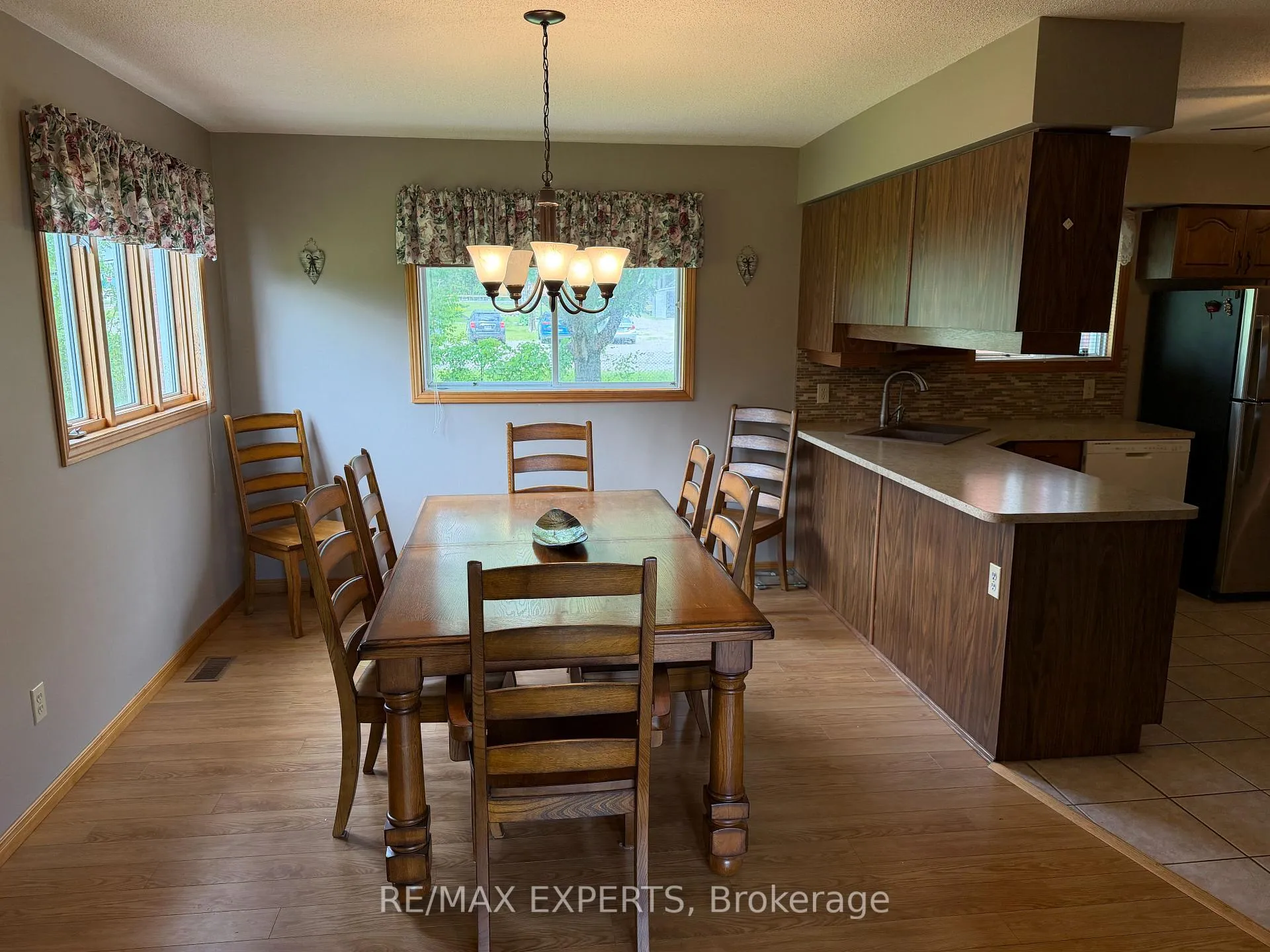 Photo 8 of 33 Fifth Line S, Oro-Medonte, Guthrie — HOMEH