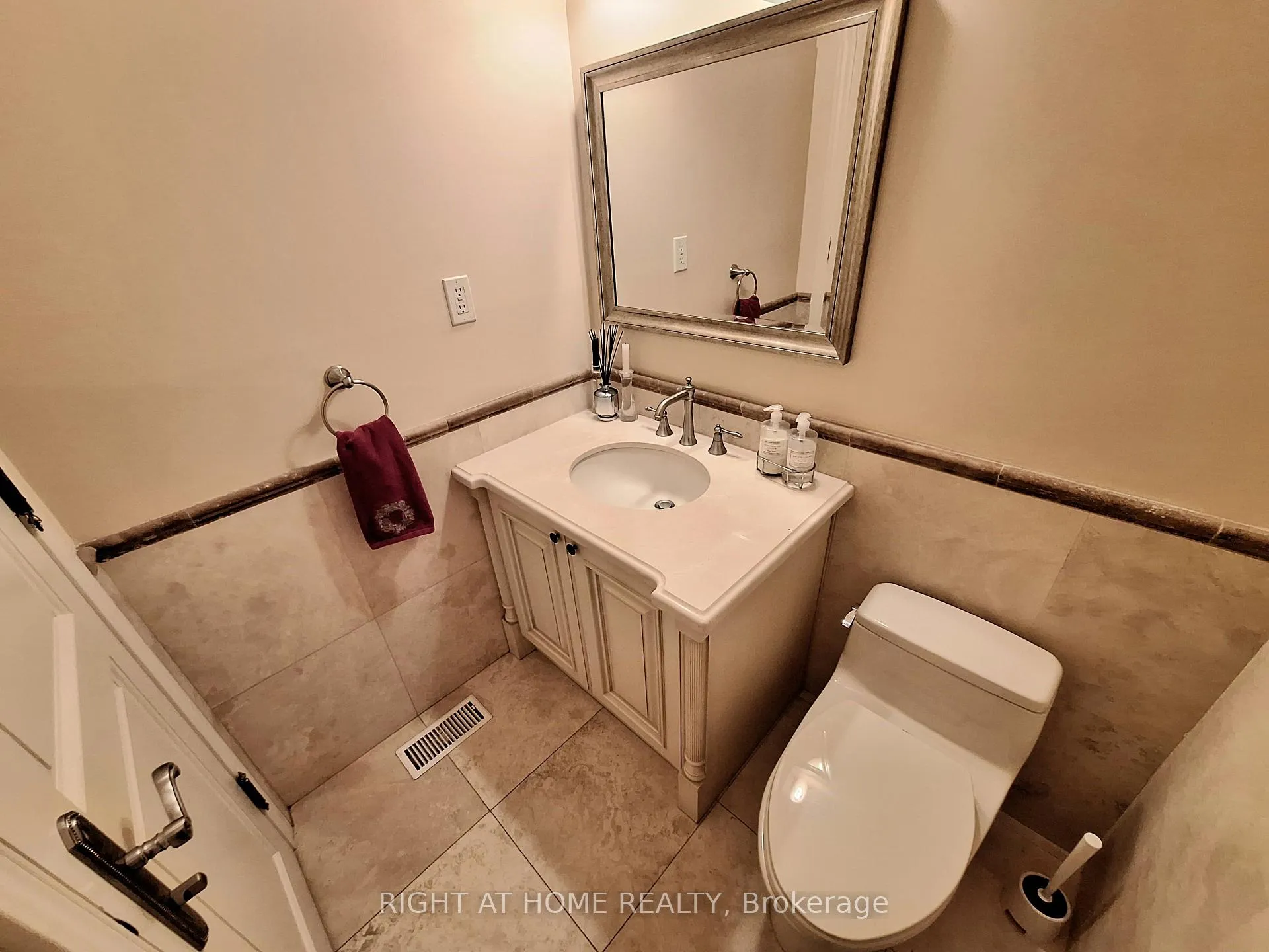 Photo 10 of 378 Douglas Avenue, Toronto, Bedford Park-Nortown — HOMEH