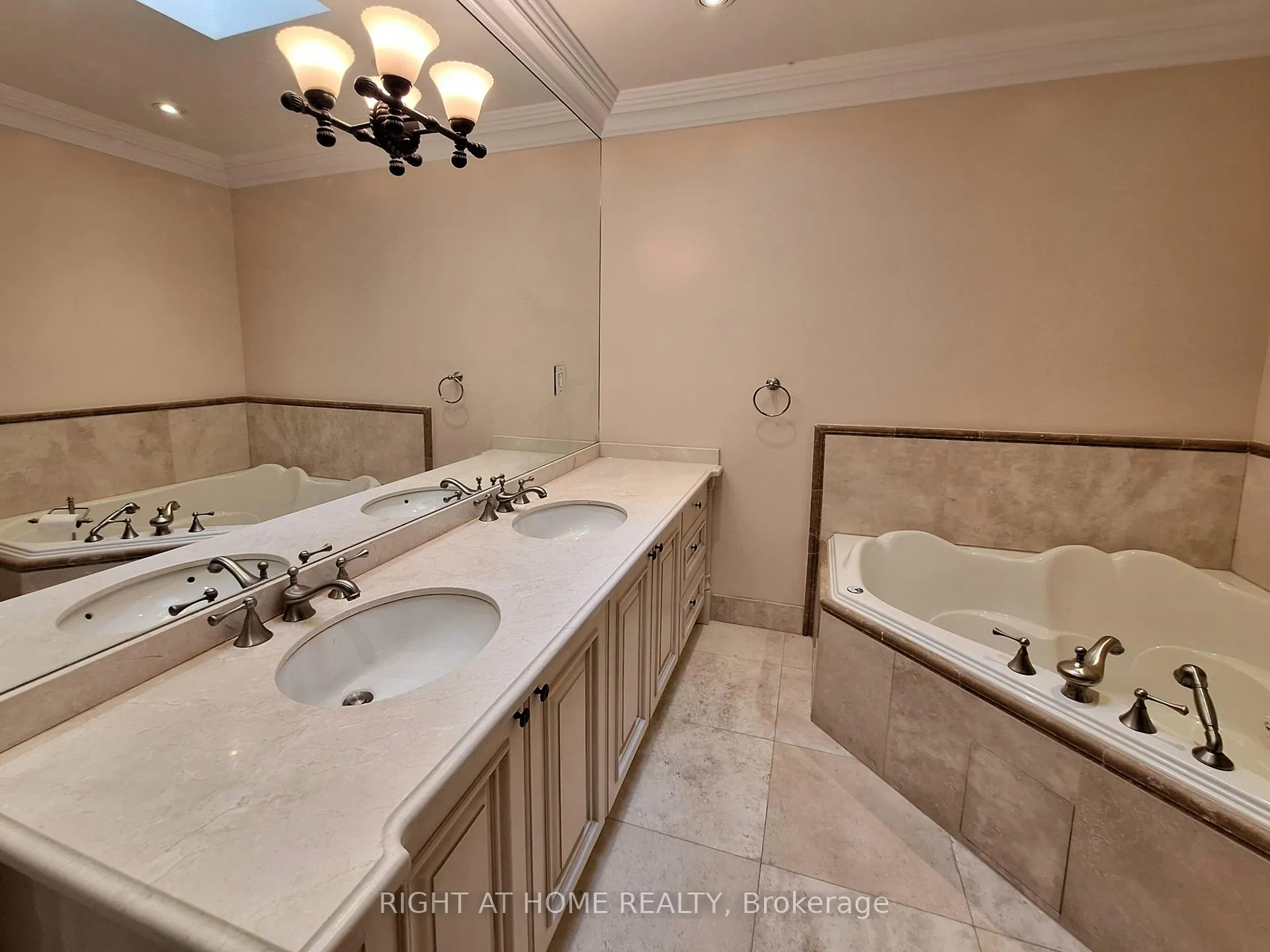 Photo 25 of 378 Douglas Avenue, Toronto, Bedford Park-Nortown — HOMEH