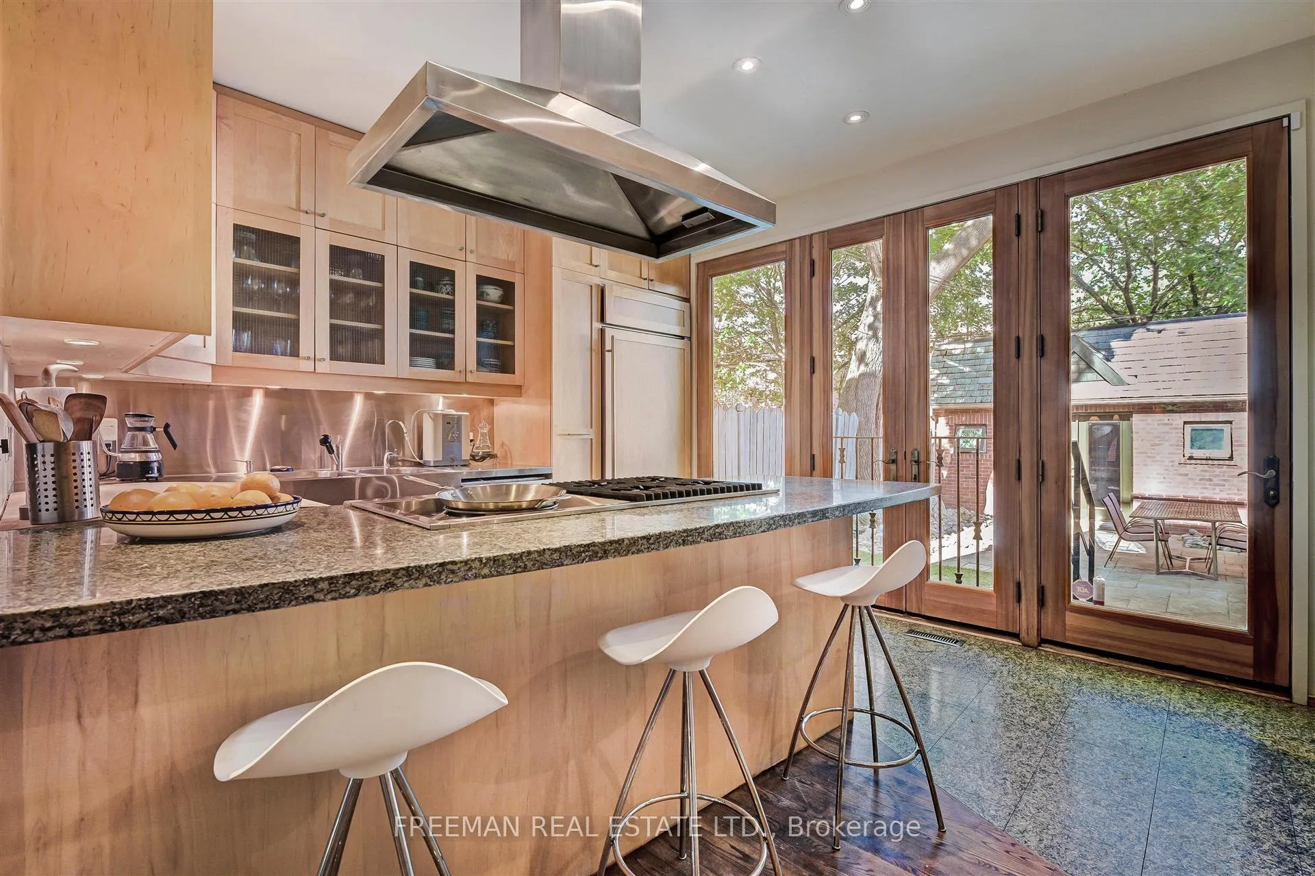 Photo 10 of 579 Palmerston Avenue, Toronto, The Annex — HOMEH