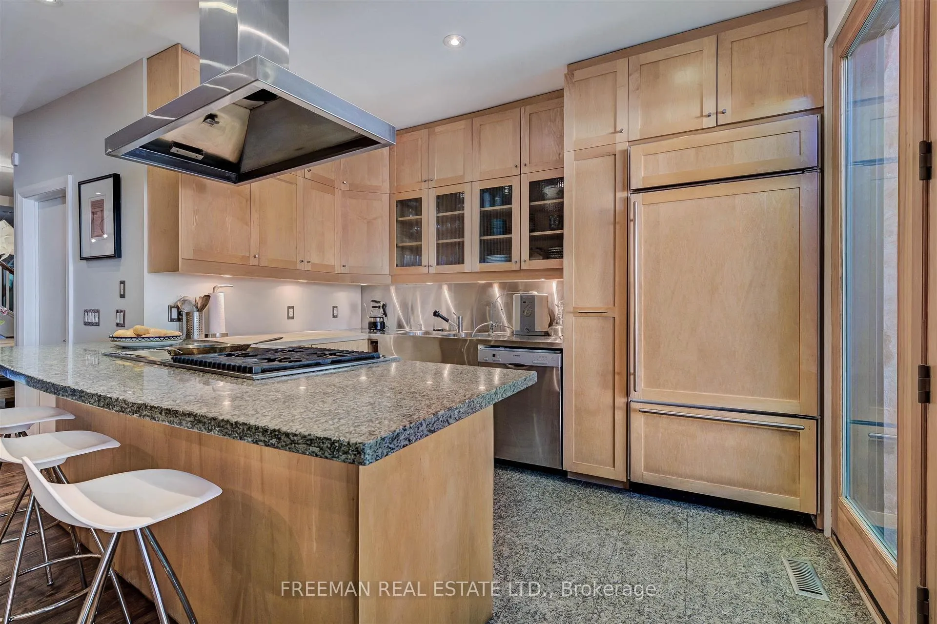 Photo 11 of 579 Palmerston Avenue, Toronto, The Annex — HOMEH