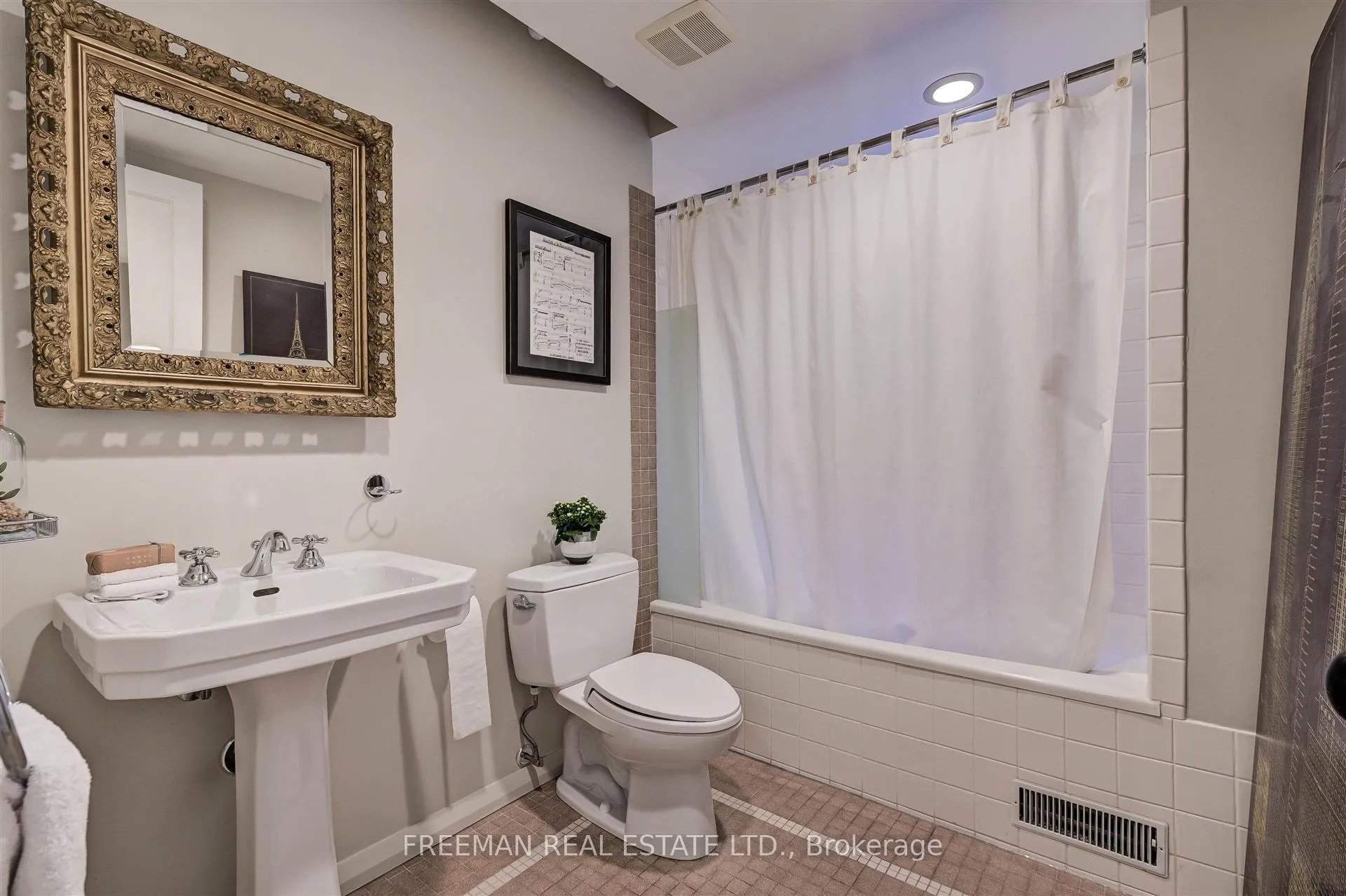 Photo 17 of 579 Palmerston Avenue, Toronto, The Annex — HOMEH