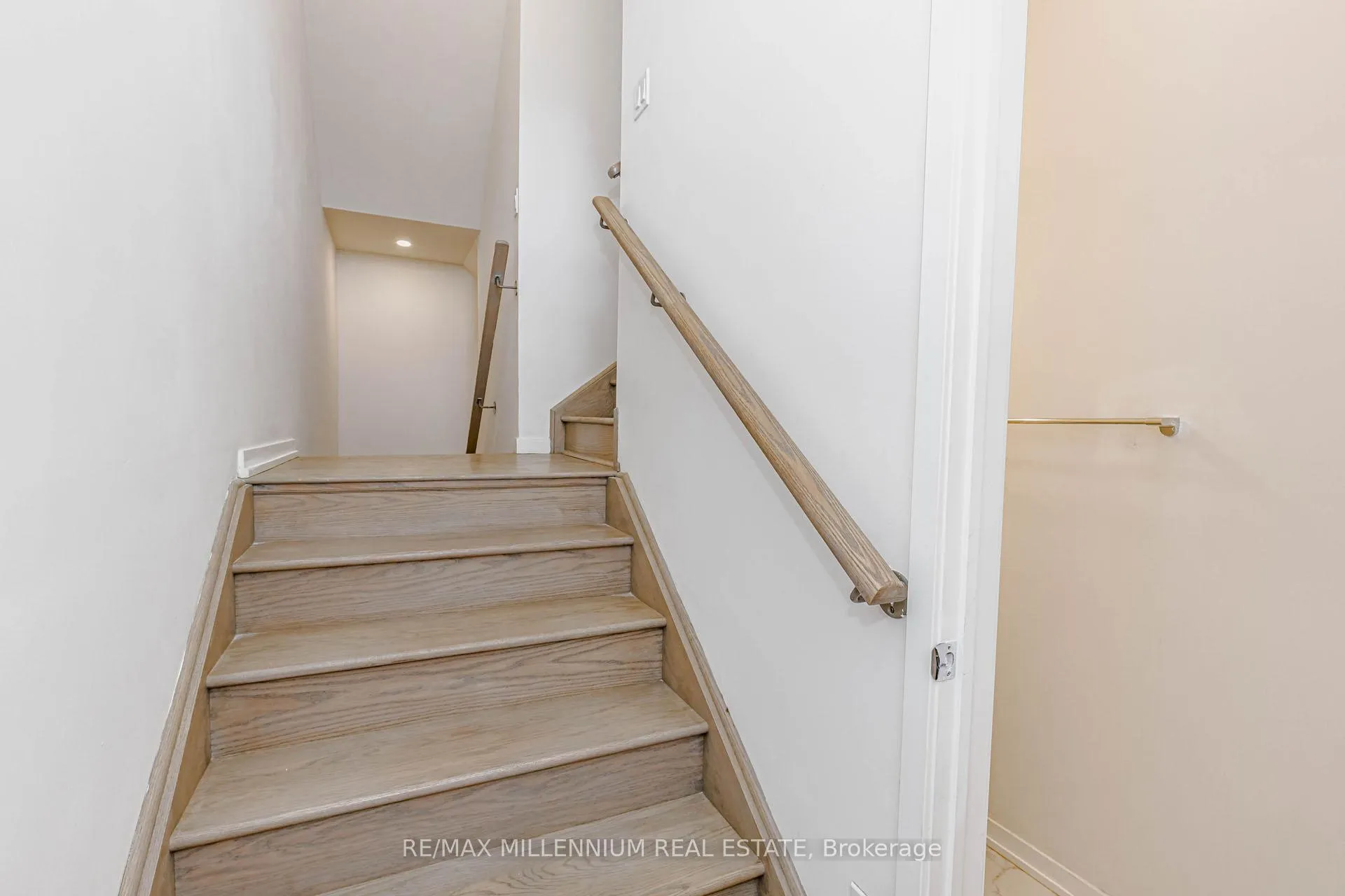 Photo 6 of 11 Lambert Lane, Caledon, Bolton East — HOMEH