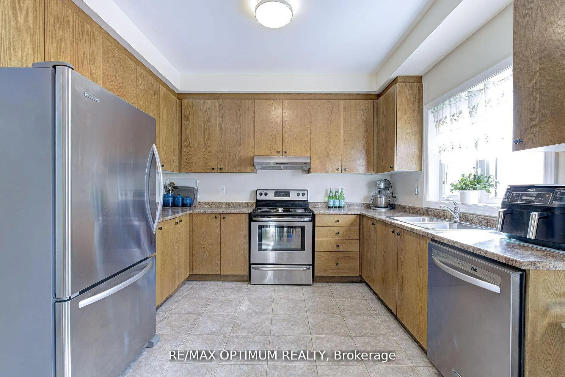 Photo 7 of 12 Gatlin Street, Brampton, Bram West — HOMEH