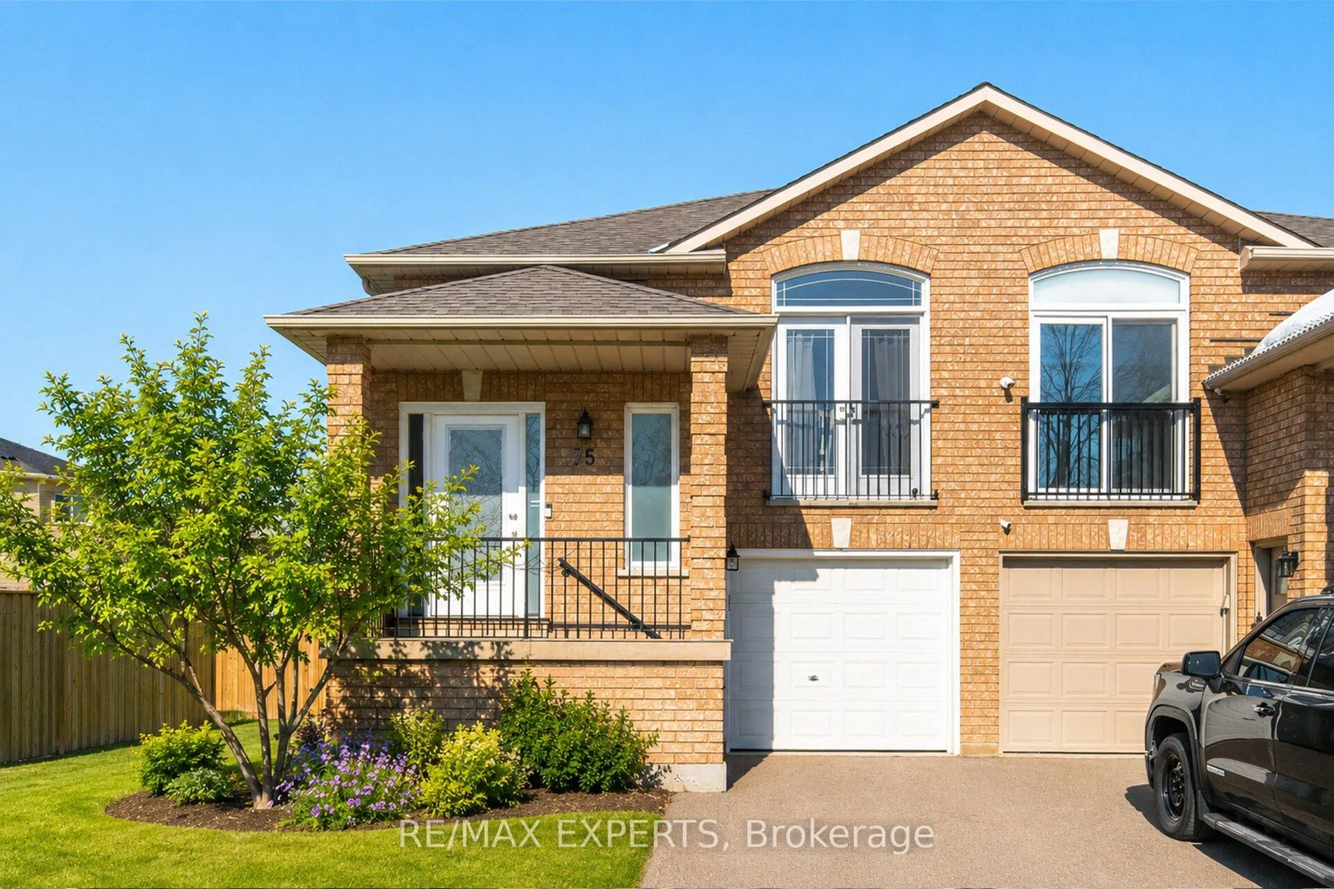 Photo 2 of 75 Corkwood Crescent, Vaughan, Maple — HOMEH