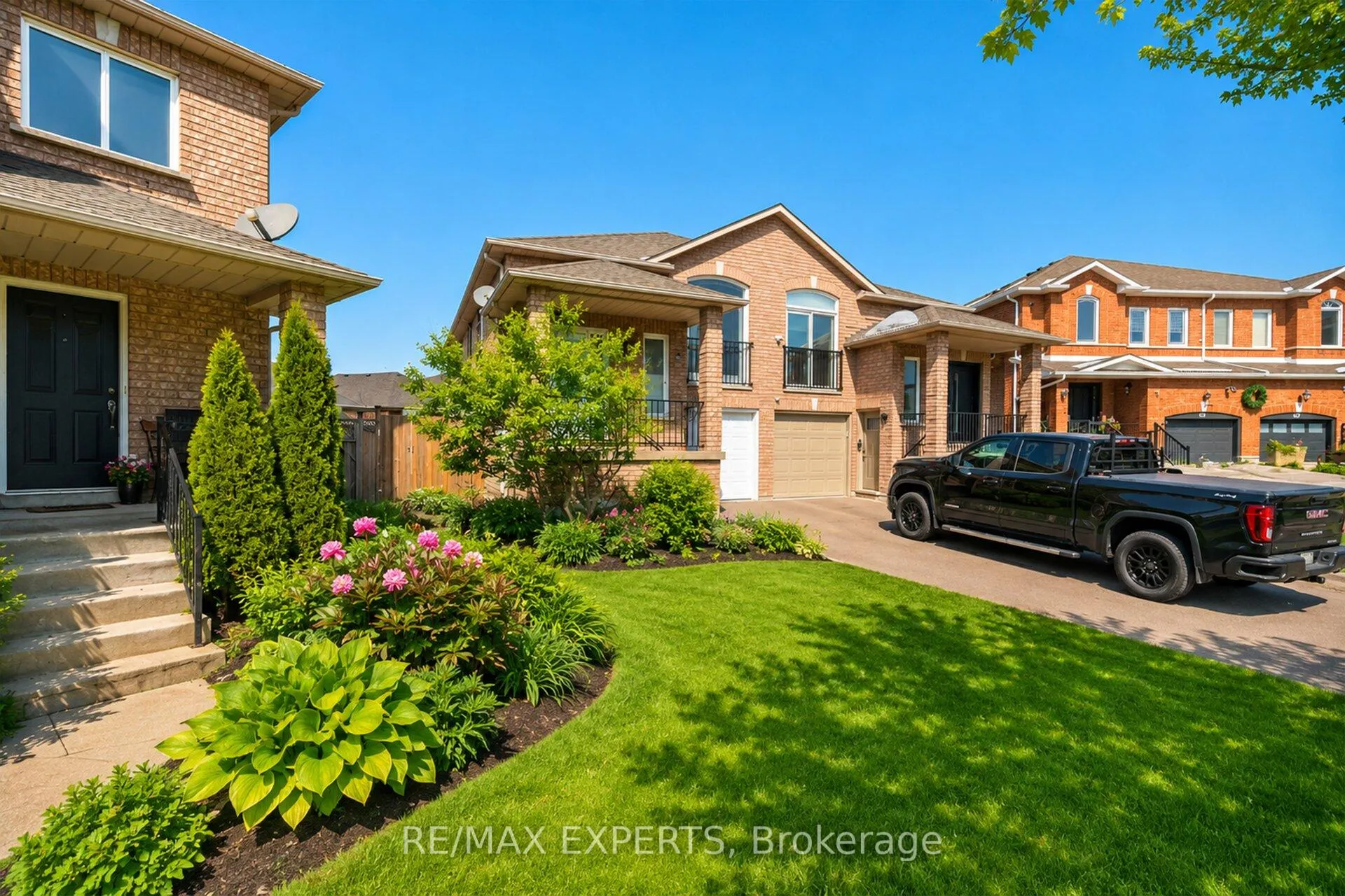 Photo 3 of 75 Corkwood Crescent, Vaughan, Maple — HOMEH