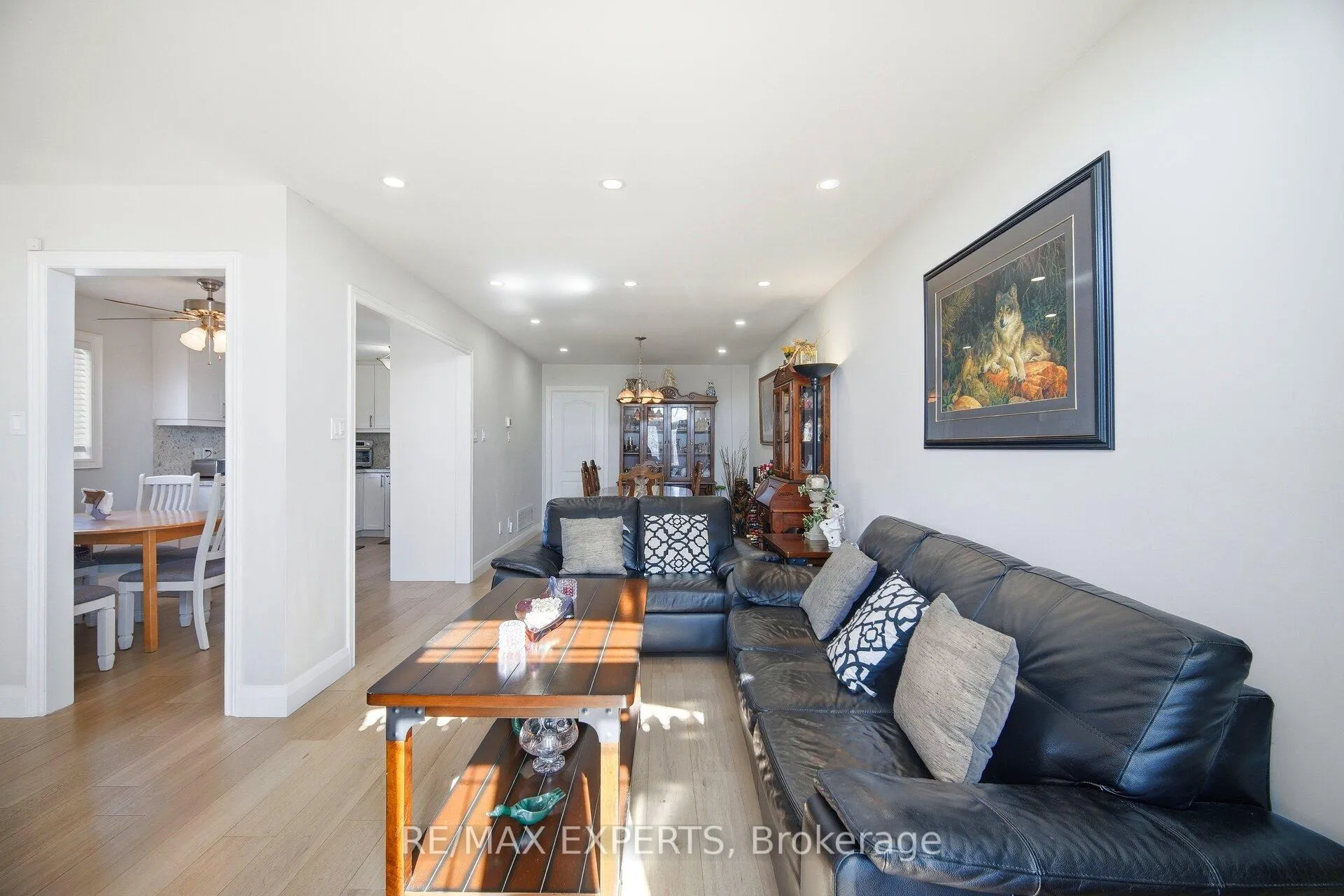 Photo 6 of 75 Corkwood Crescent, Vaughan, Maple — HOMEH