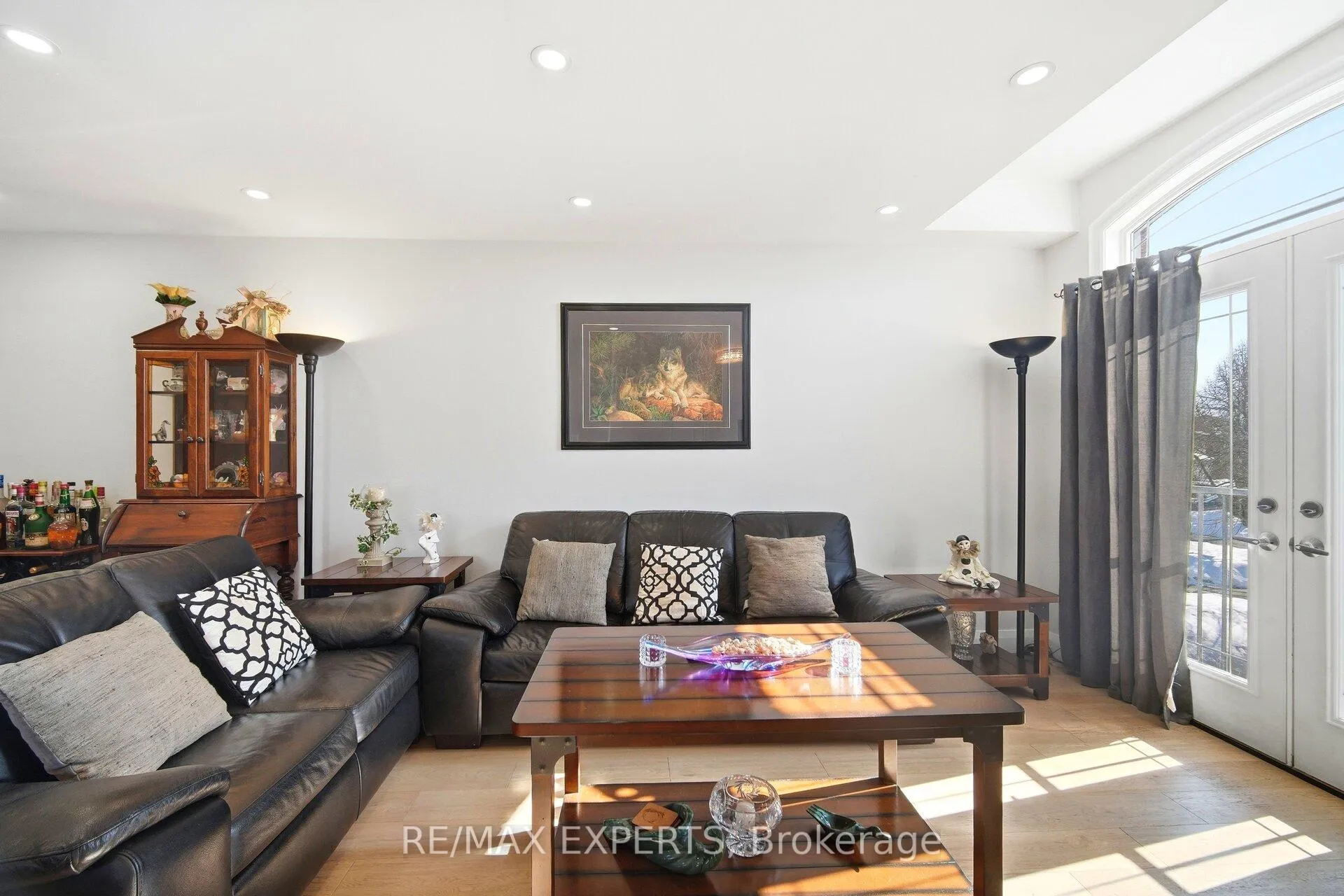 Photo 7 of 75 Corkwood Crescent, Vaughan, Maple — HOMEH